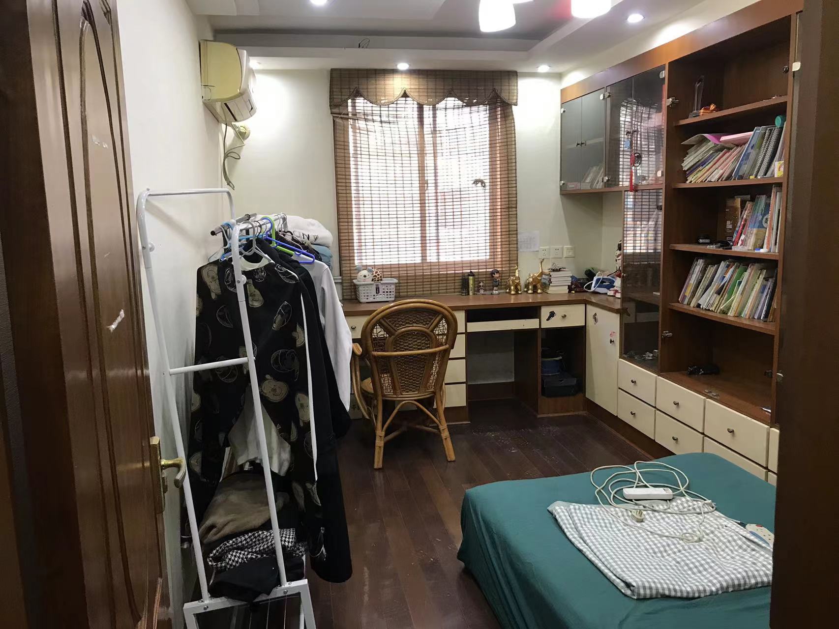 新建花苑 4室2厅1卫 159m&sup2;