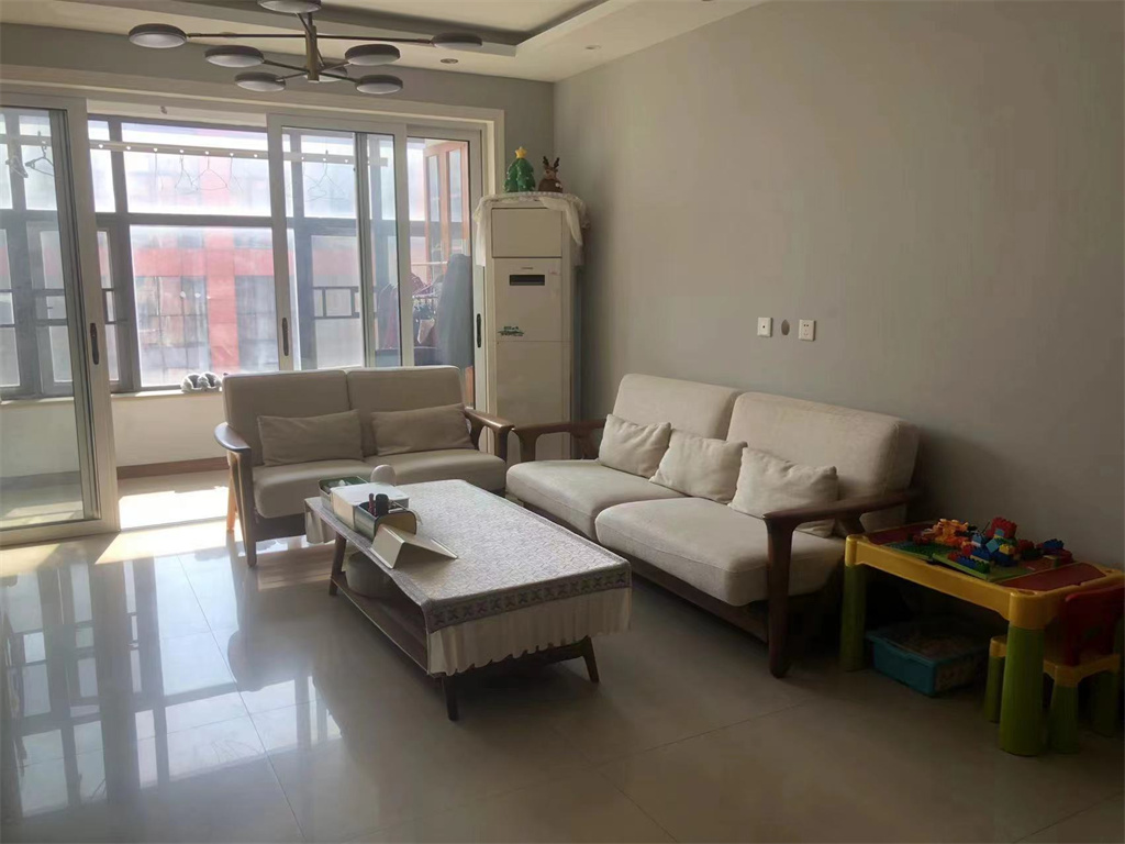都市豪庭 2室2厅1卫 121m&sup2;