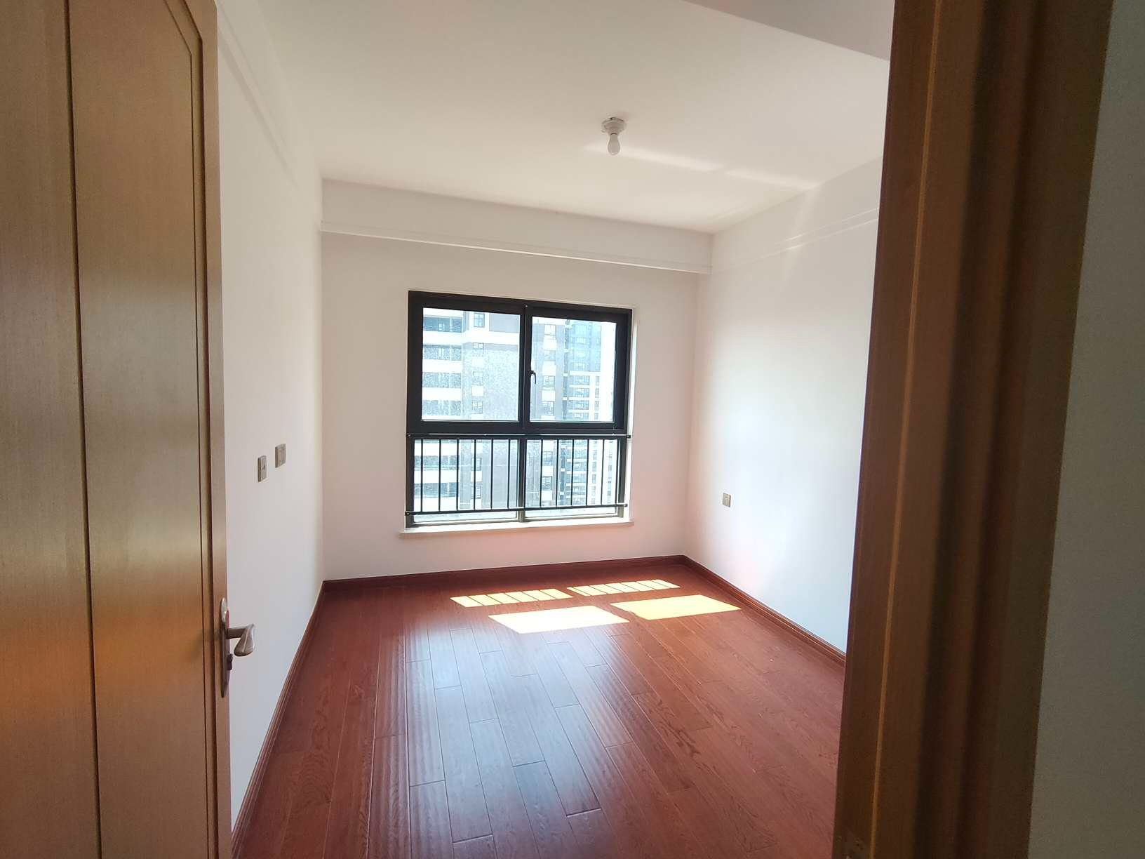 林肯公园 3室2厅1卫 92m&sup2;
