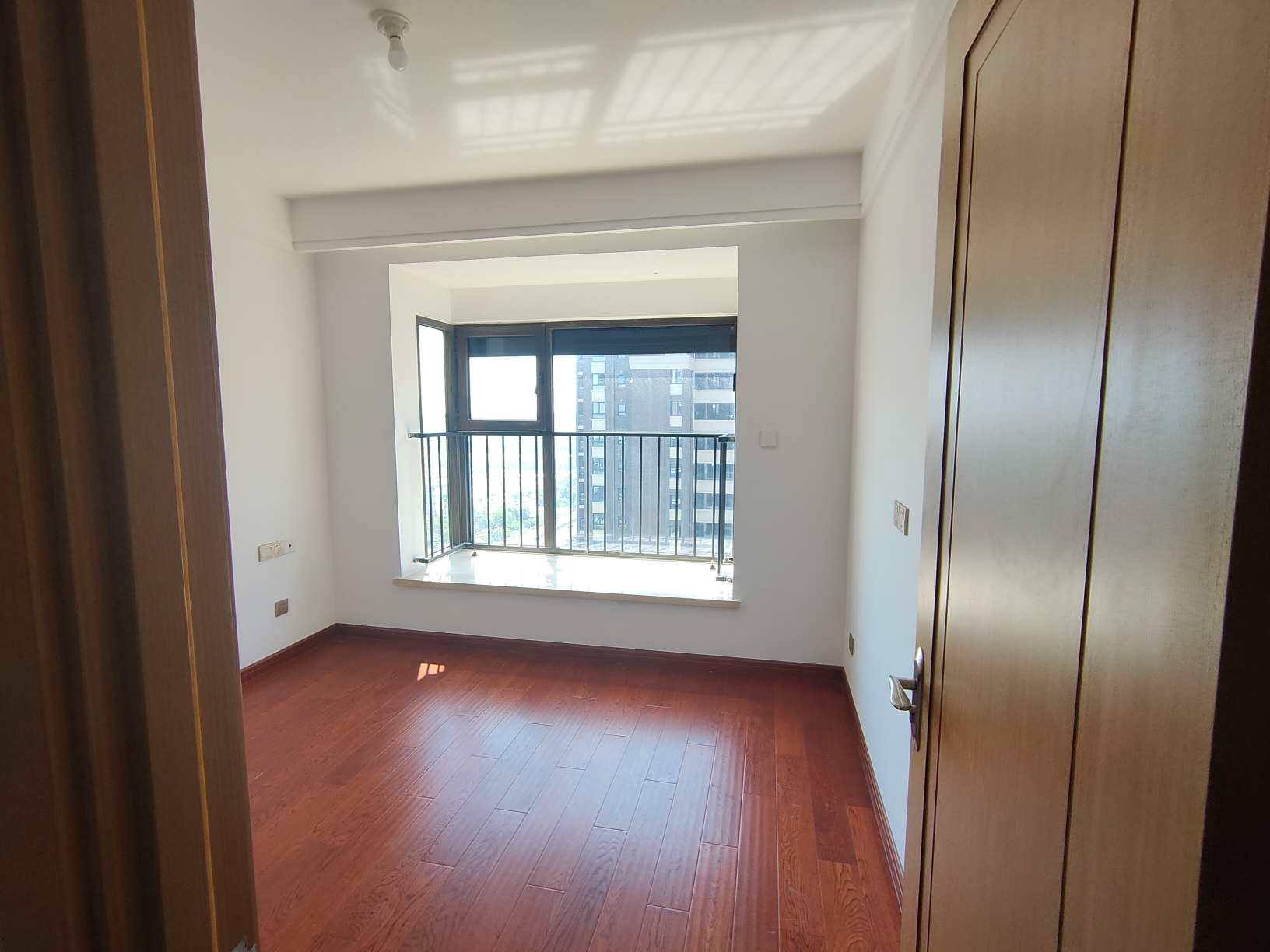 林肯公园 3室2厅1卫 92m&sup2;