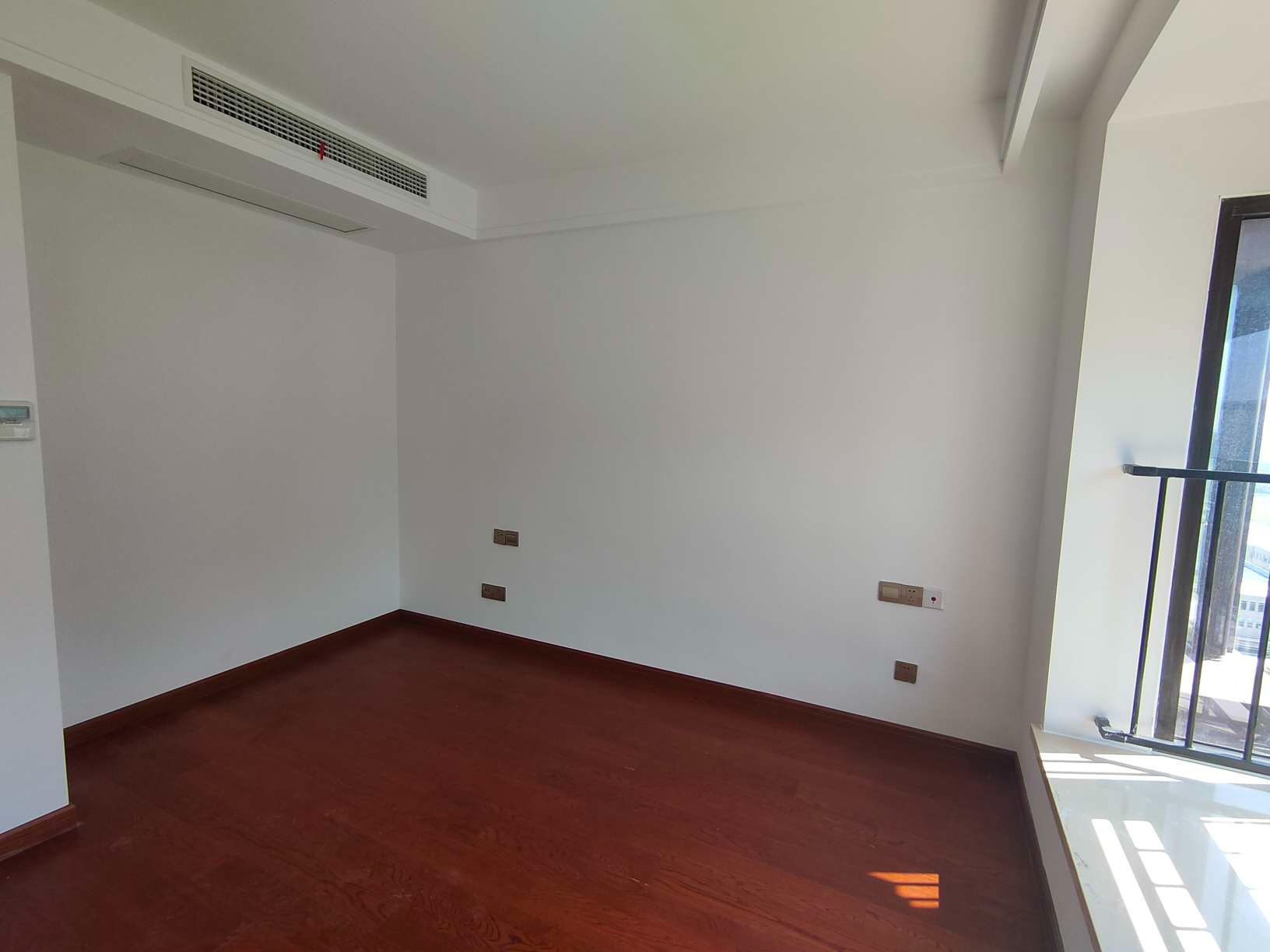 林肯公园 3室2厅1卫 92m&sup2;