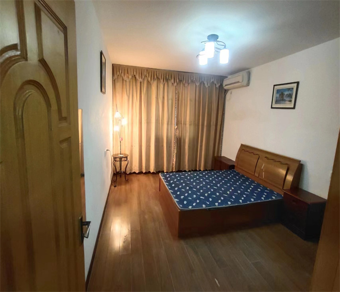 天都花苑 3室1厅1卫 135m&sup2;
