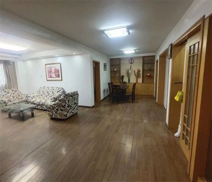 天都花苑 3室1厅1卫 135m&sup2;