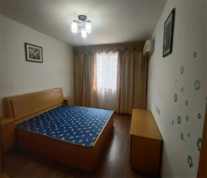 天都花苑 3室1厅1卫 135m&sup2;