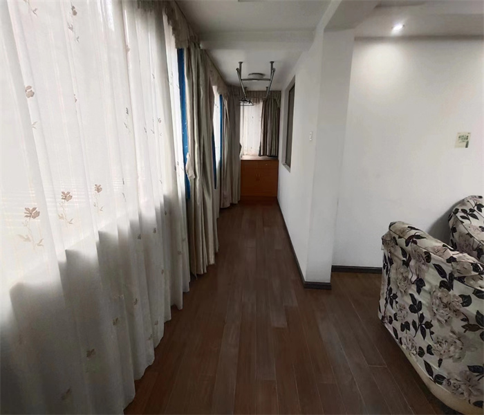 天都花苑 3室1厅1卫 135m&sup2;
