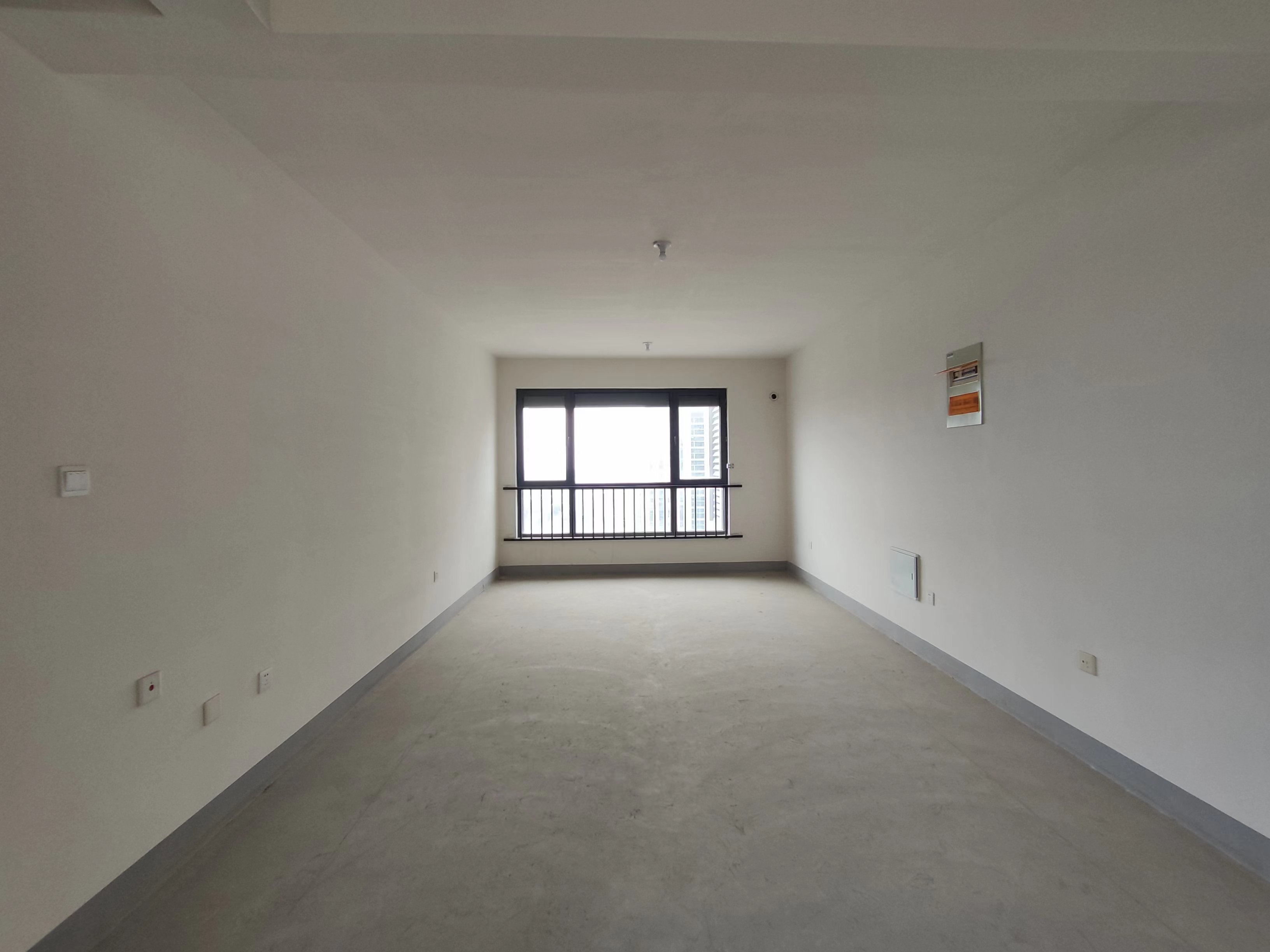 翠园 3室2厅2卫 135.00m&sup2;