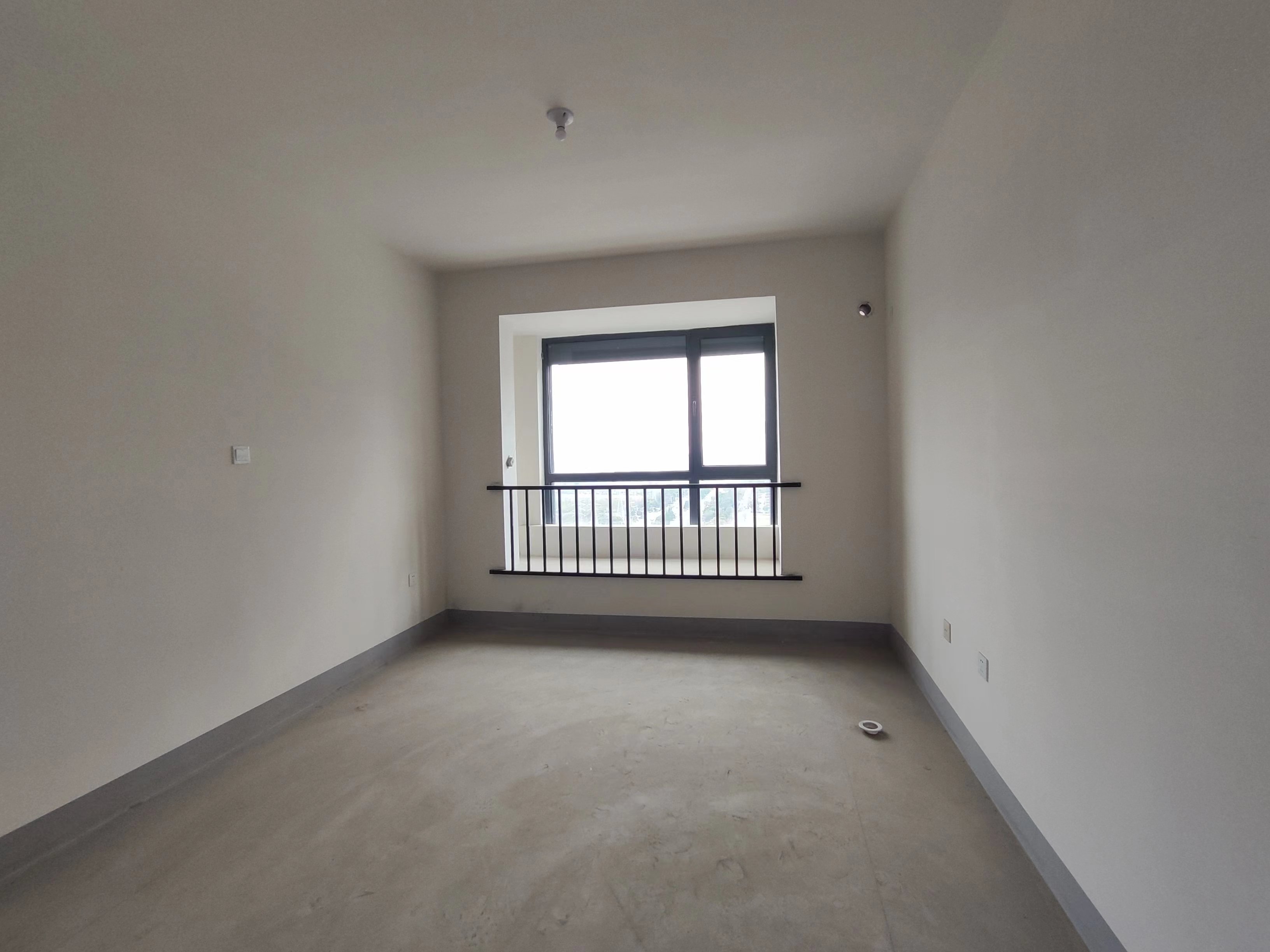 翠园 3室2厅2卫 135.00m&sup2;