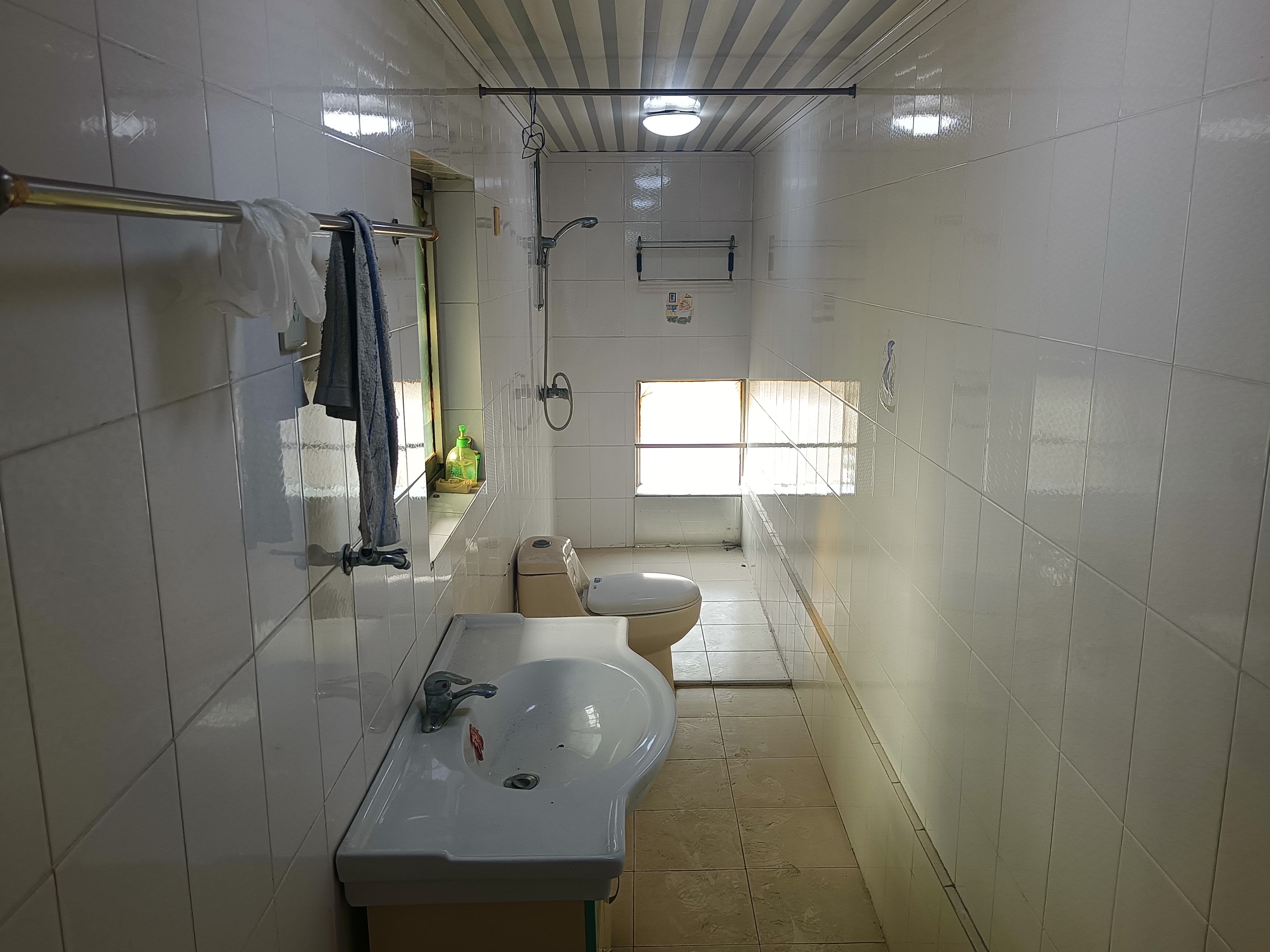 前景花苑 4室2厅2卫 180.00m&sup2;