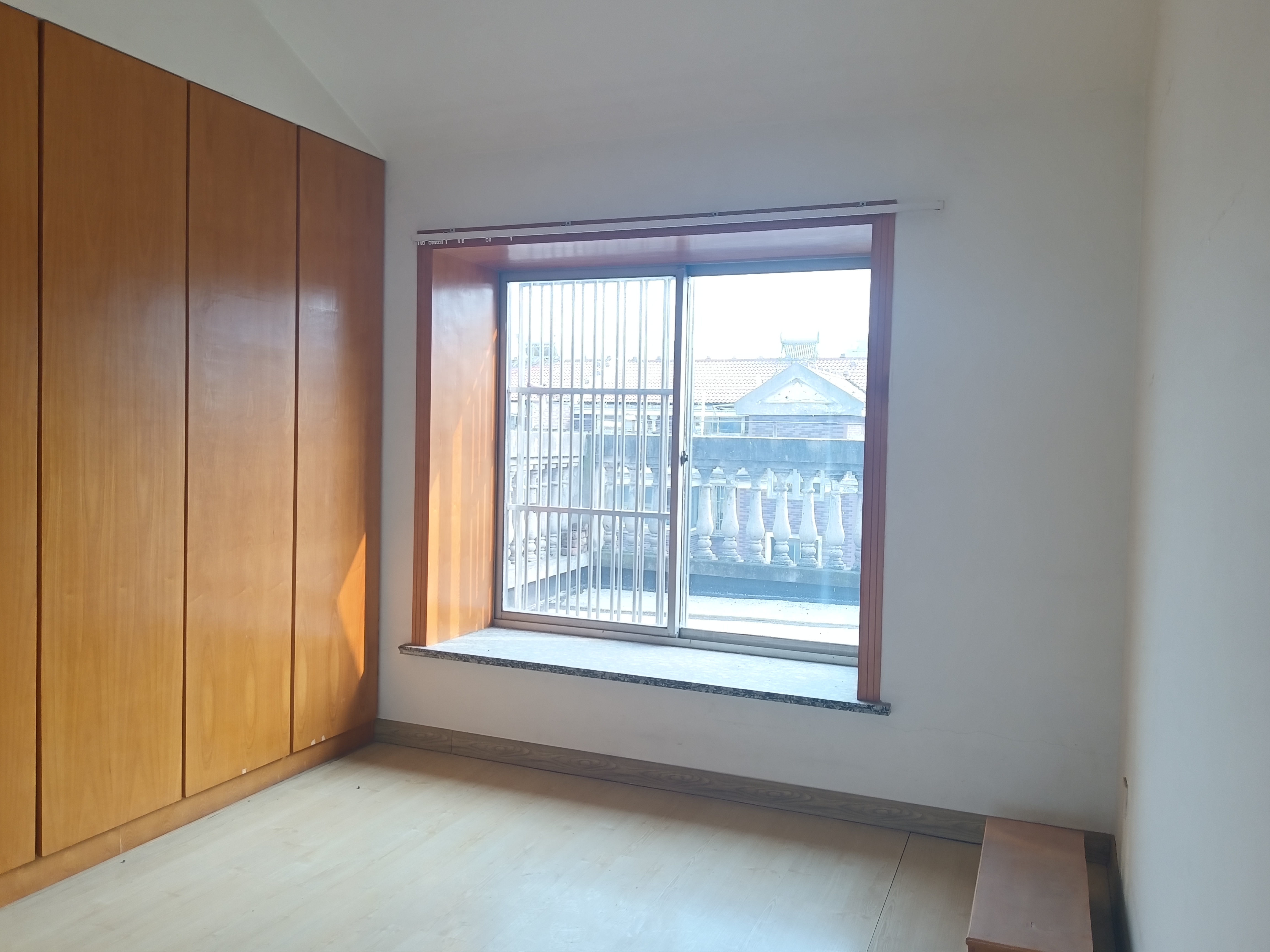 前景花苑 4室2厅2卫 180.00m&sup2;