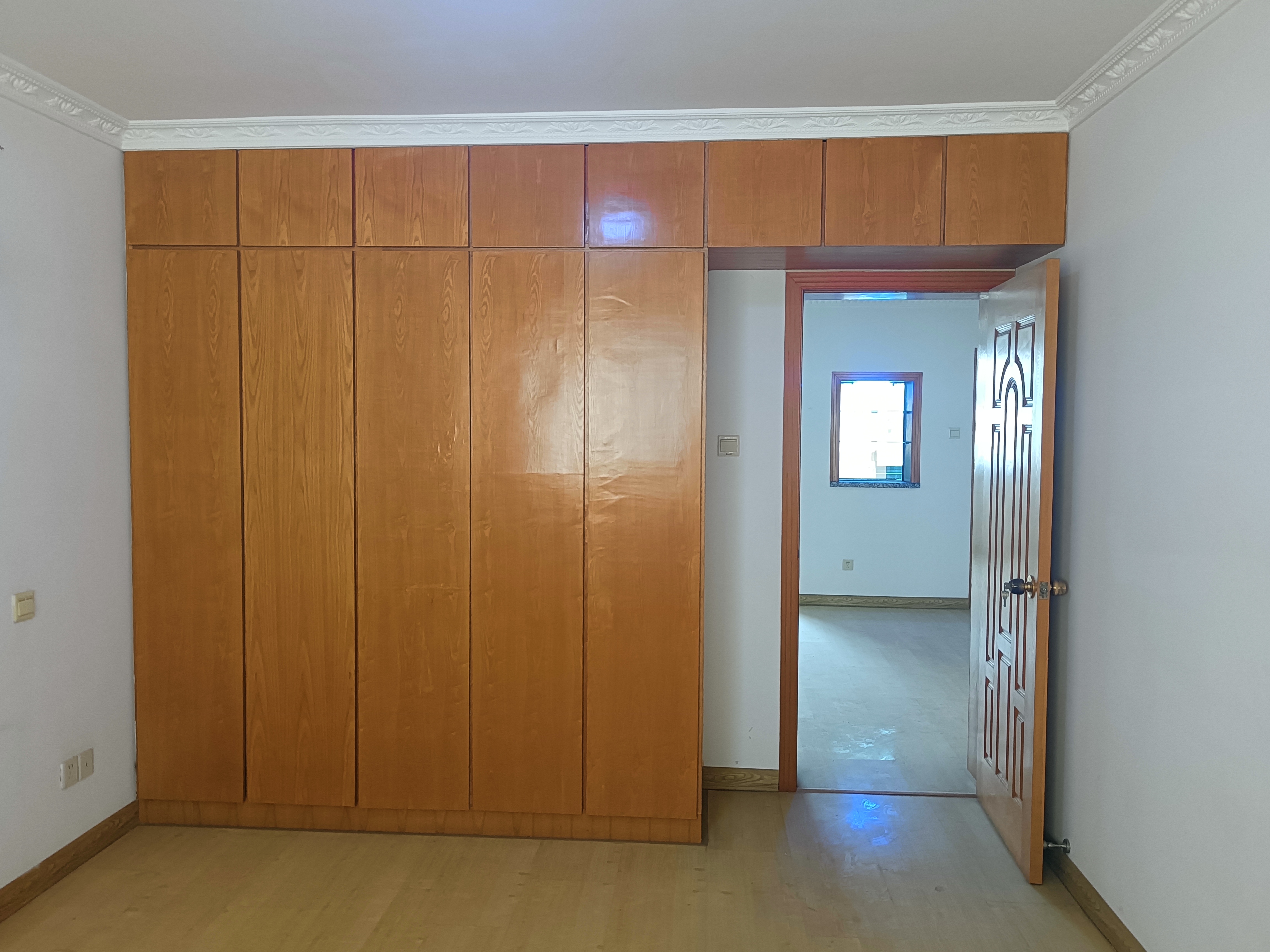 前景花苑 4室2厅2卫 180.00m&sup2;