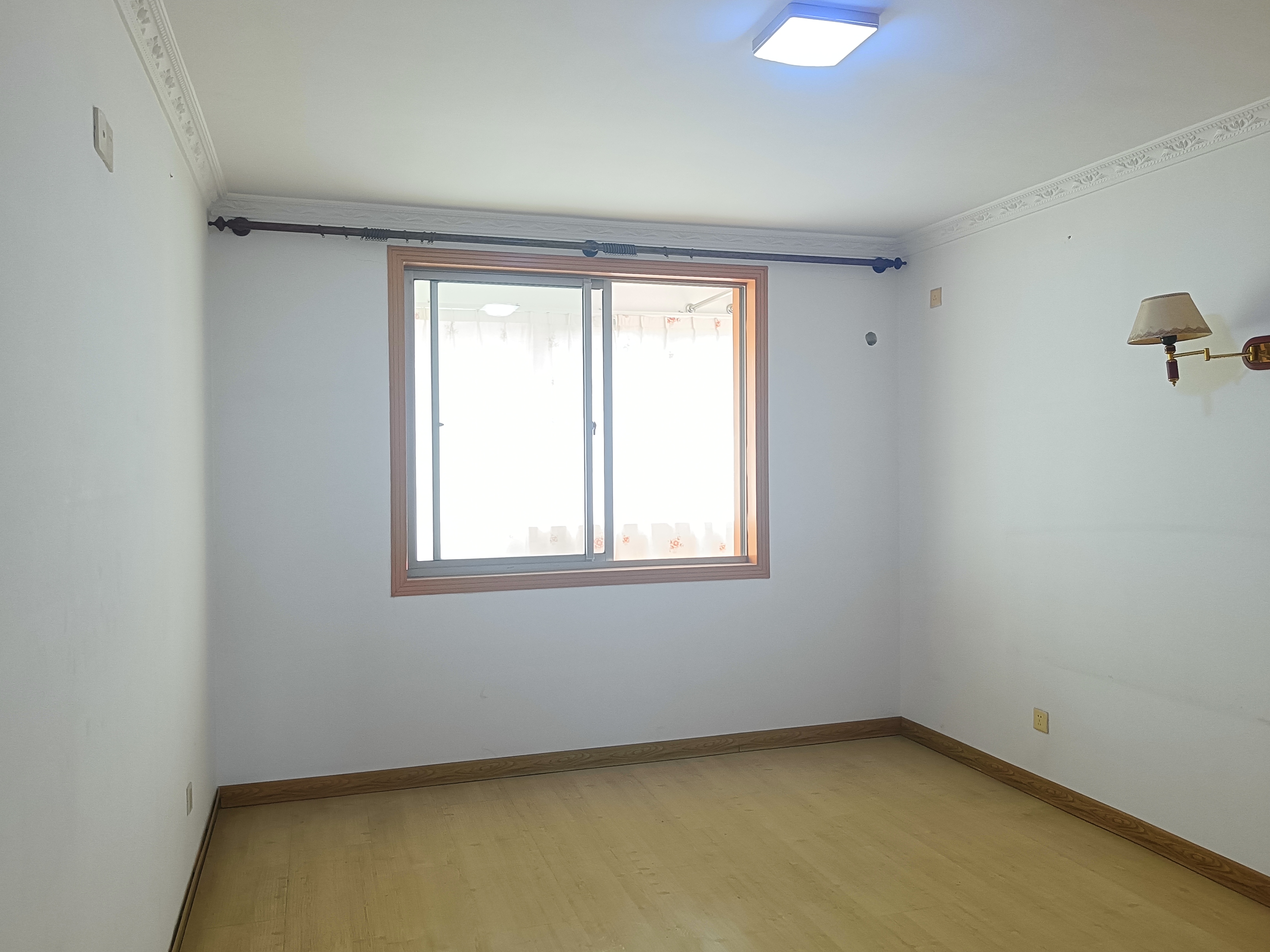前景花苑 4室2厅2卫 180.00m&sup2;