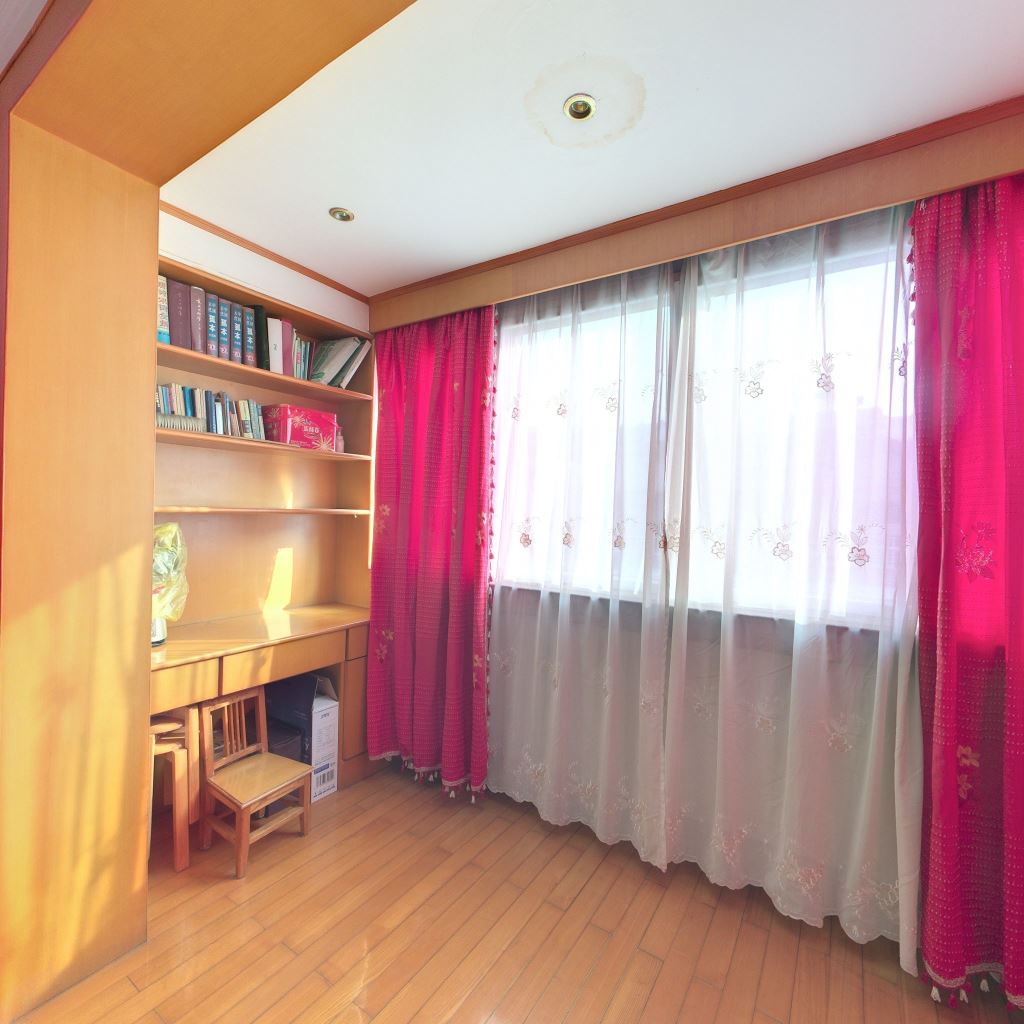 华侨花苑 5室2厅2卫 209.97m&sup2;
