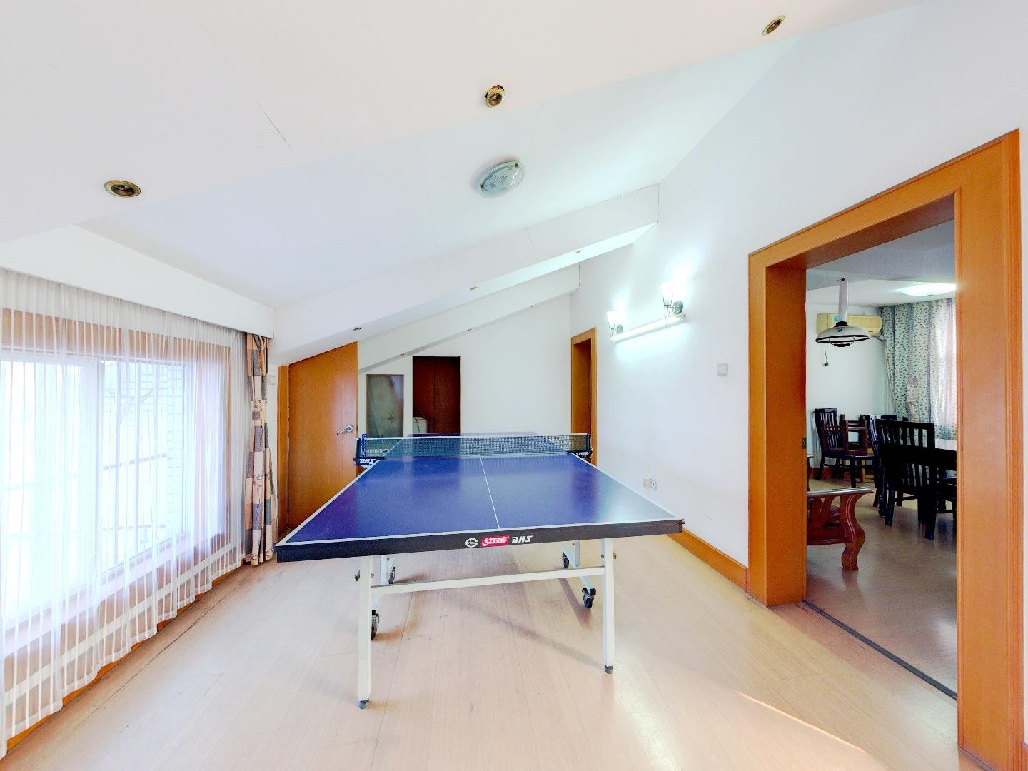 华侨花苑 5室2厅2卫 209.97m&sup2;