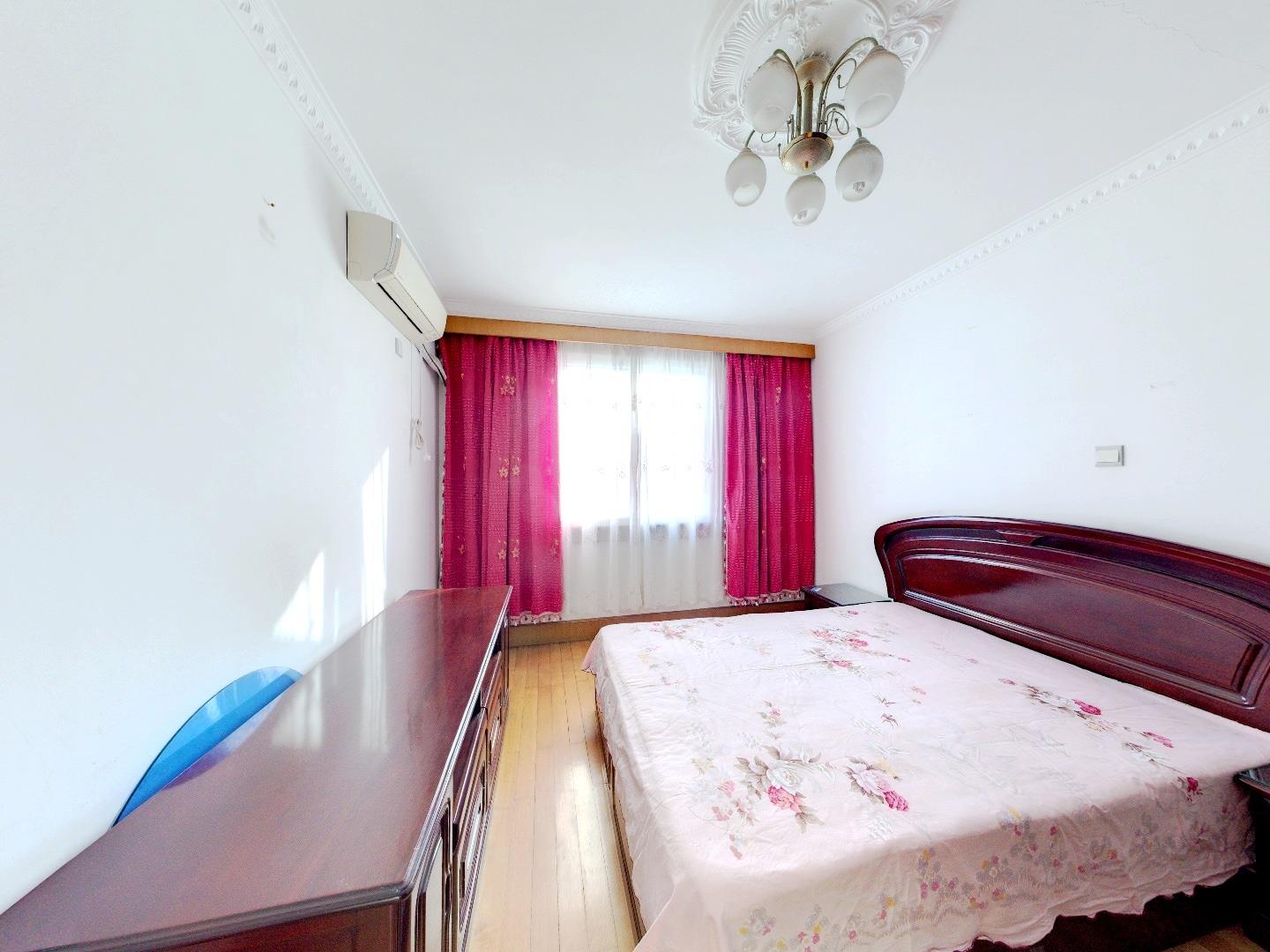 华侨花苑 5室2厅2卫 209.97m&sup2;