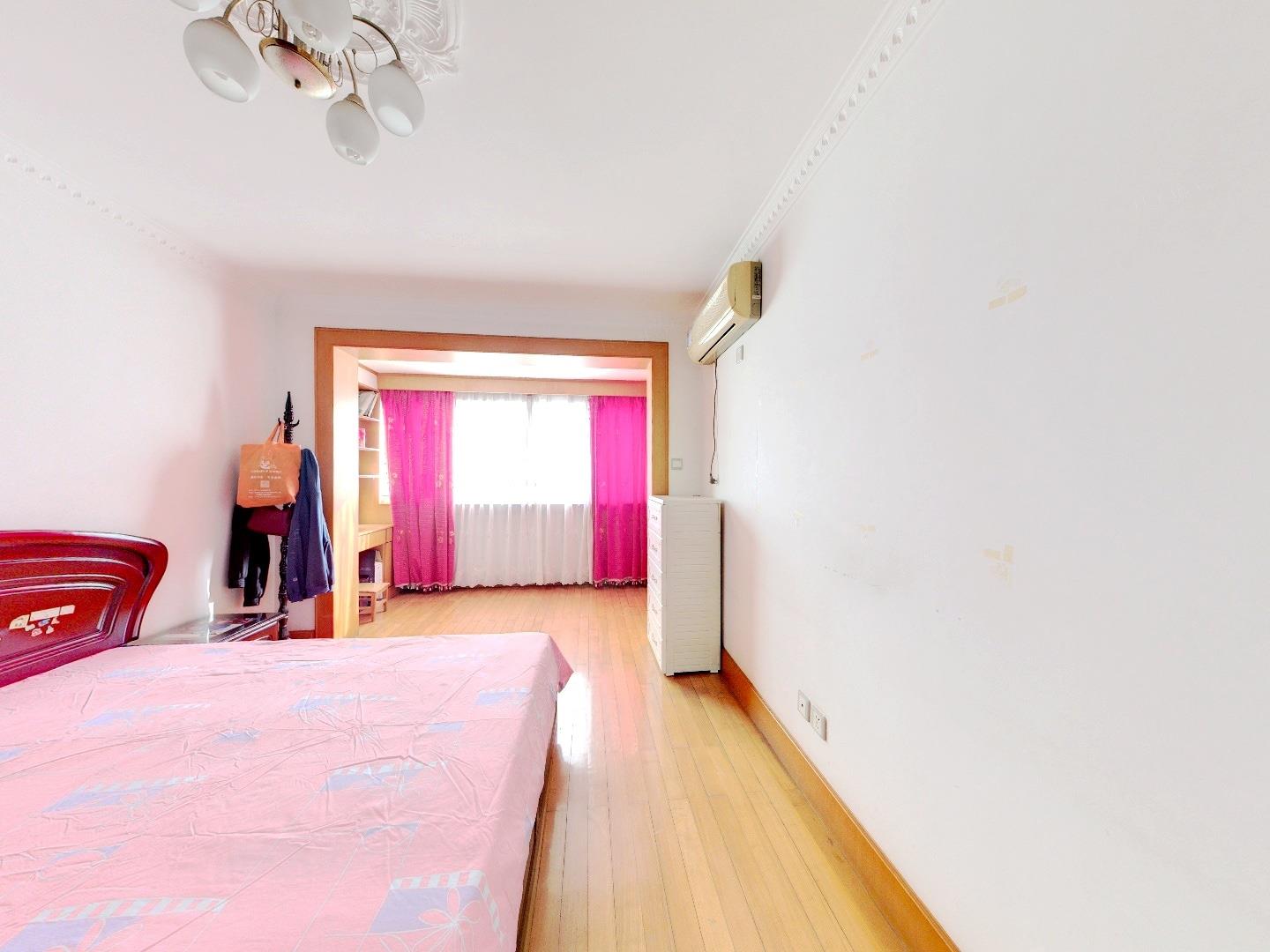 华侨花苑 5室2厅2卫 209.97m&sup2;