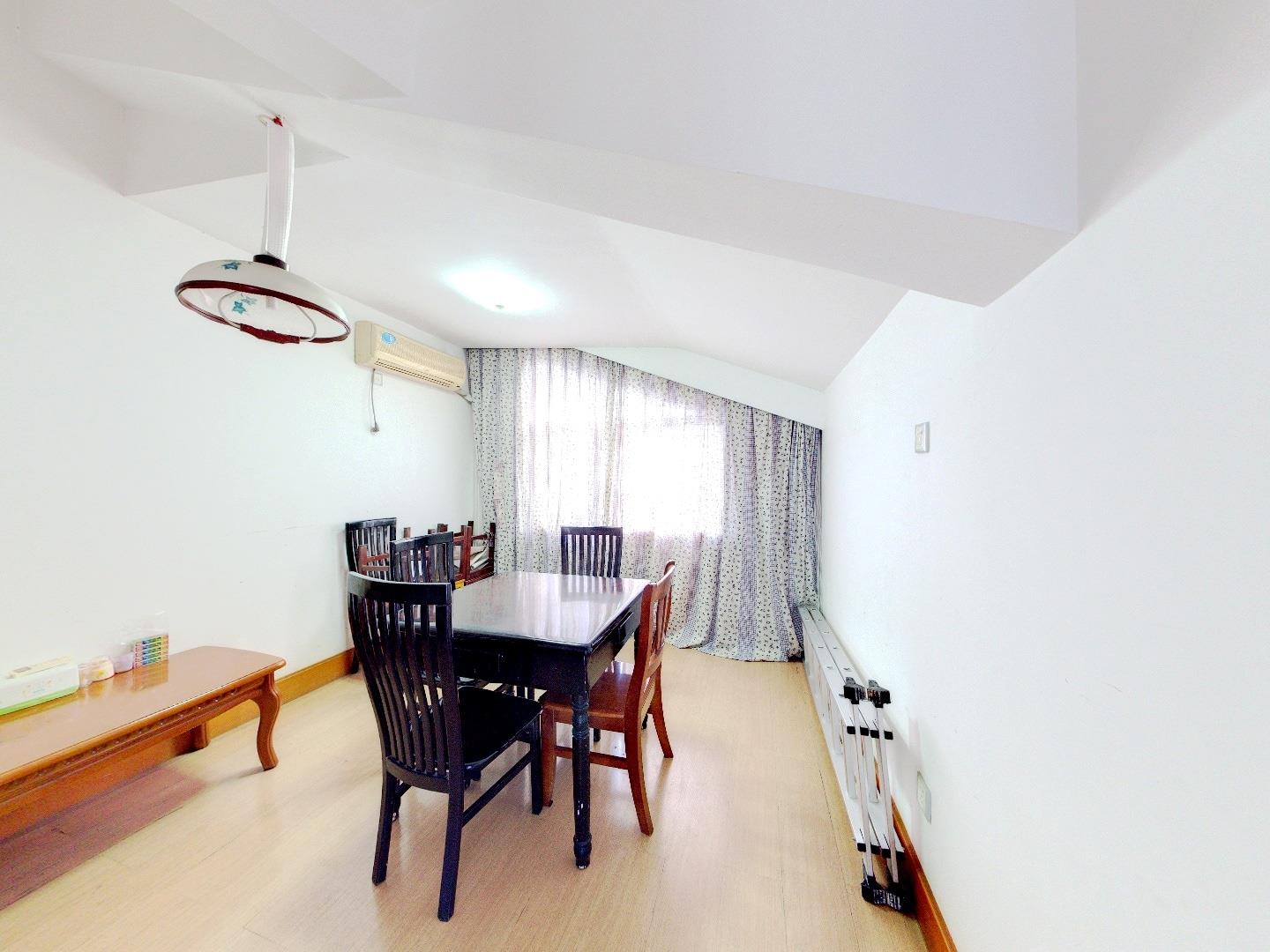 华侨花苑 5室2厅2卫 209.97m&sup2;