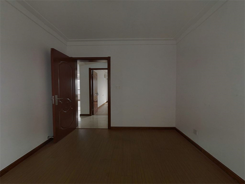 中港城 3室2厅2卫 130m&sup2;