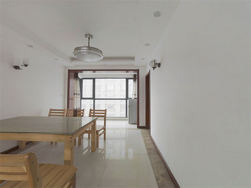 中港城 3室2厅2卫 130m&sup2;