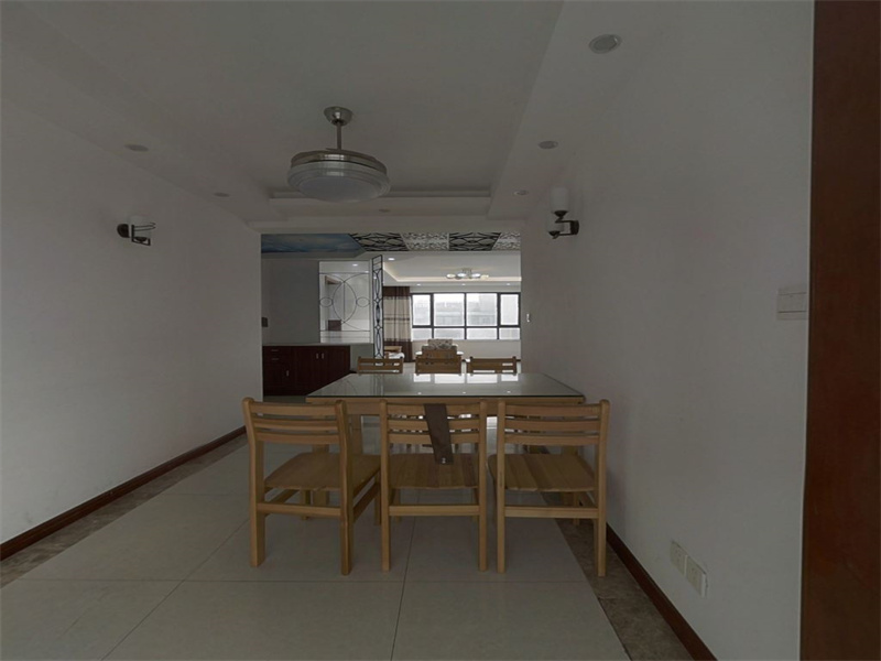 中港城 3室2厅2卫 130m&sup2;