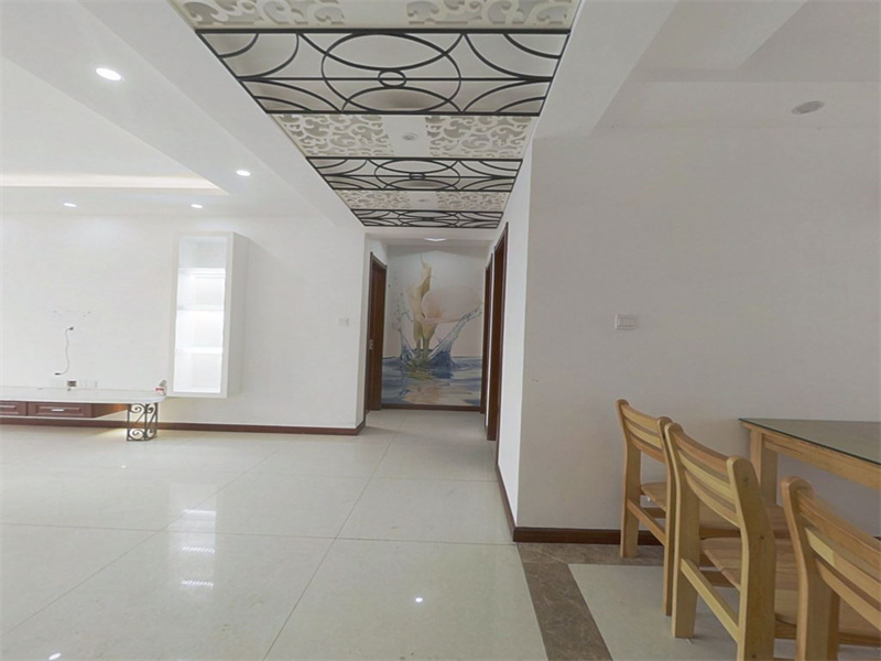 中港城 3室2厅2卫 130m²