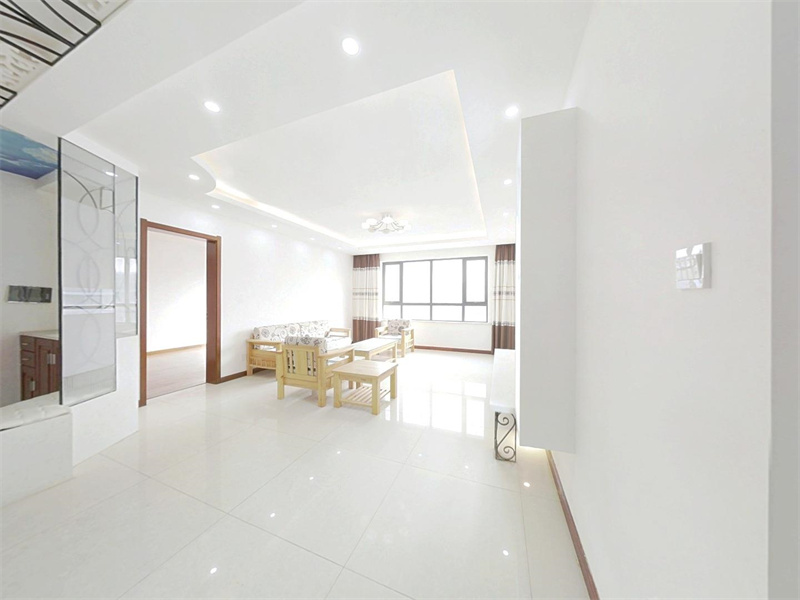 中港城 3室2厅2卫 130m&sup2;