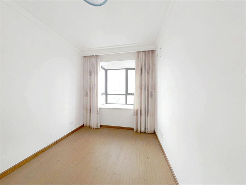 中港城 3室2厅2卫 130m&sup2;