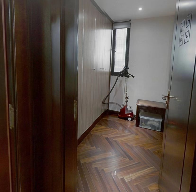 益兴名流府 5室2厅3卫 197m&sup2;