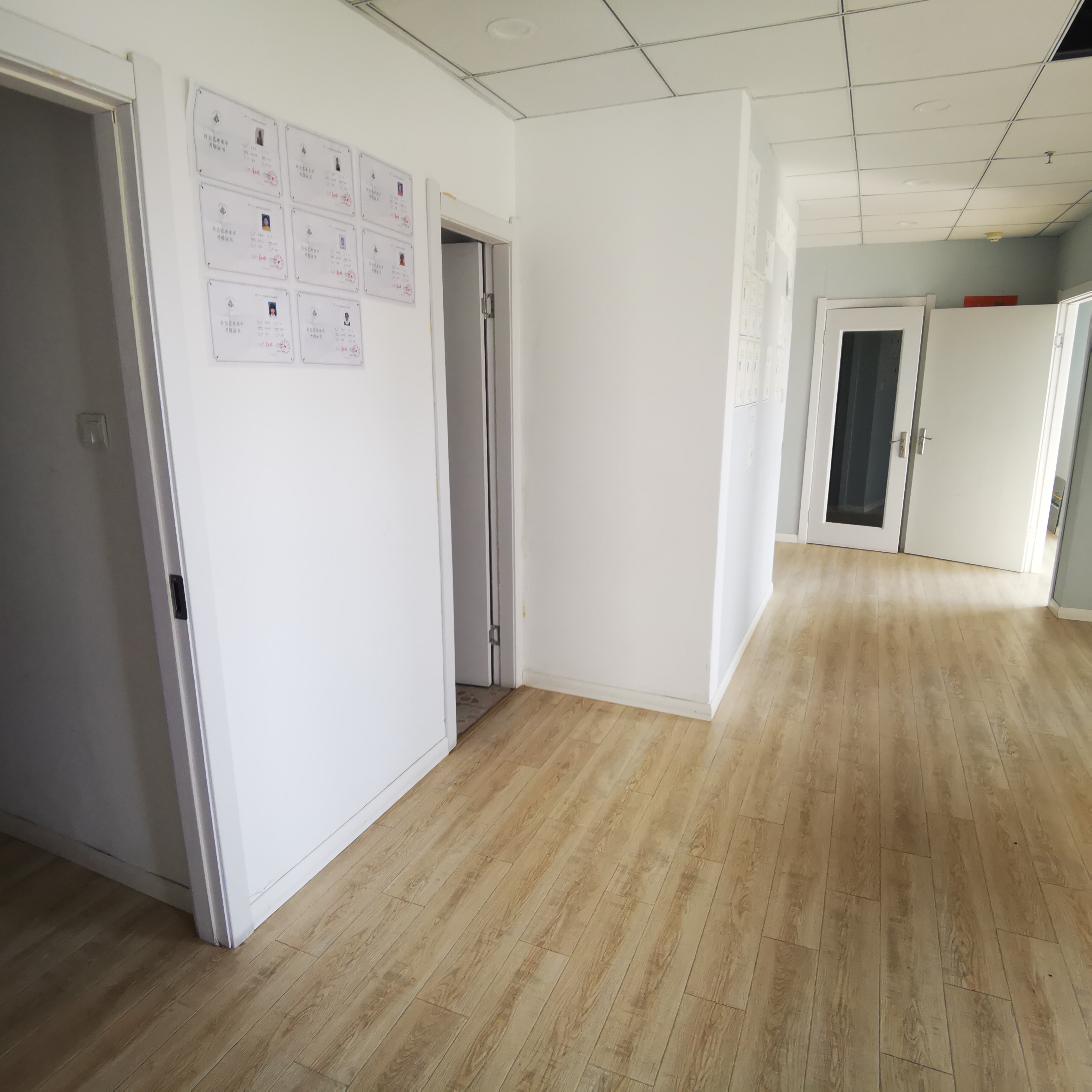 凤凰文化广场 3室2厅2卫 147m&sup2;