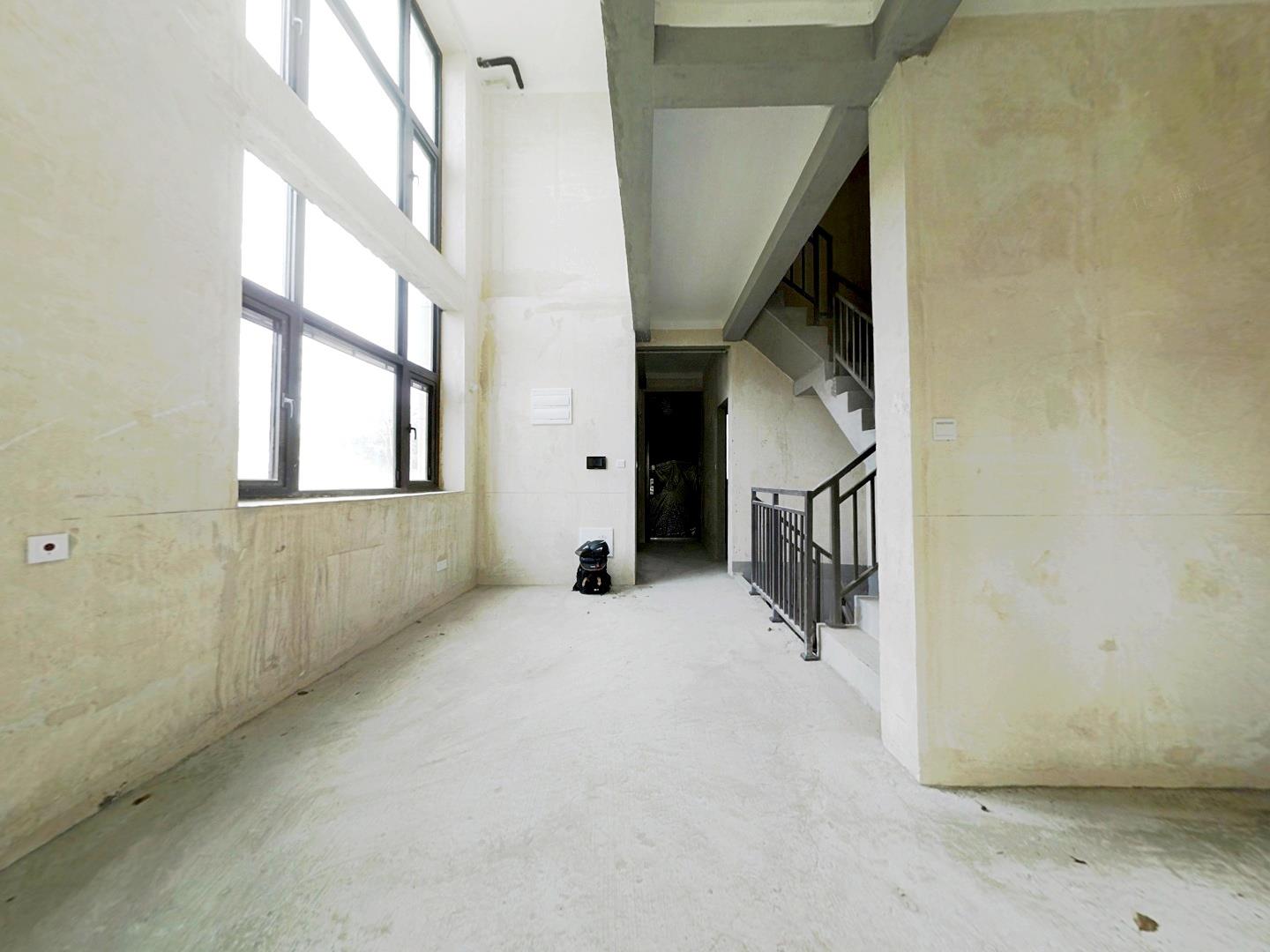 万科有湖（翡翠心湖） 4室2厅3卫 127.94m²