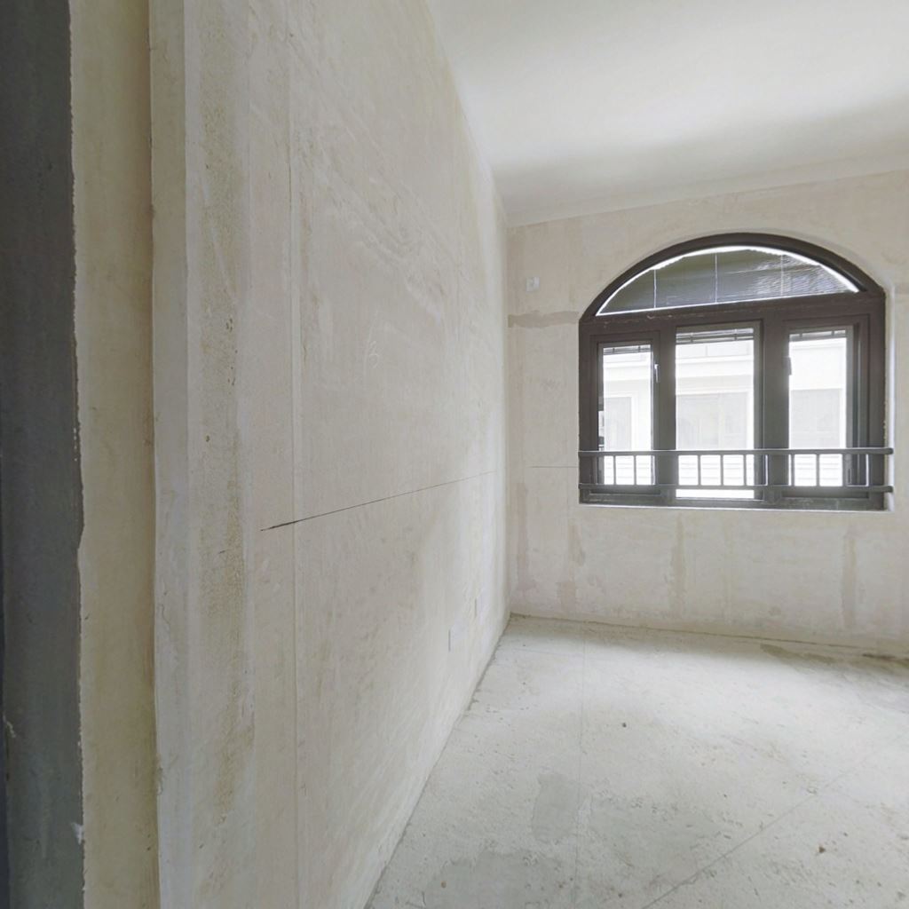 万科有湖（翡翠心湖） 4室2厅3卫 127.94m&sup2;
