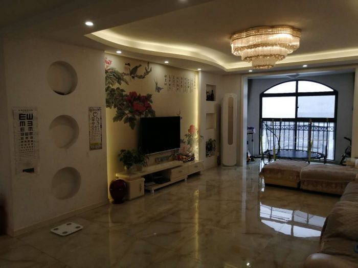高迪晶城 3室2厅2卫 173m&sup2;