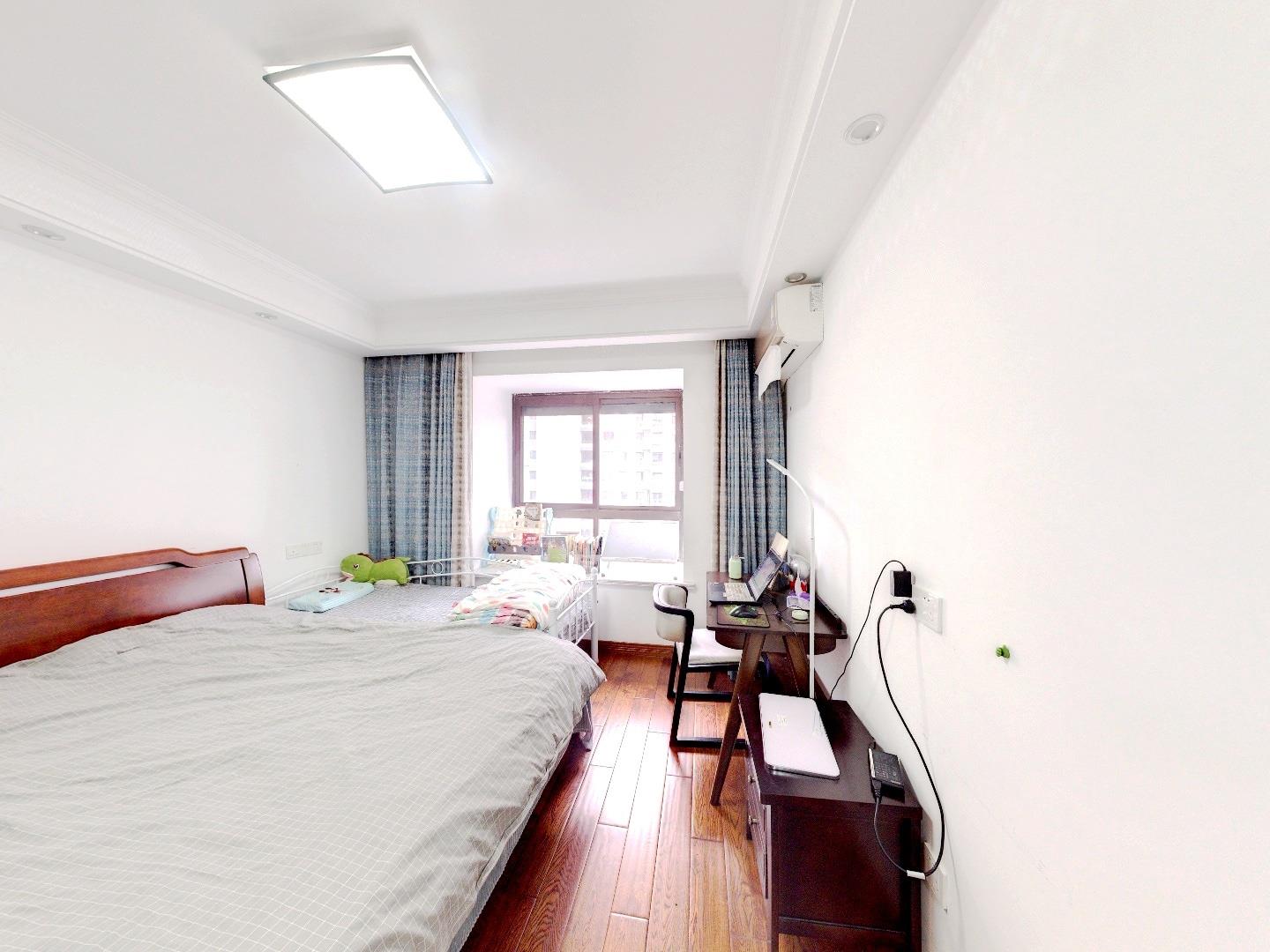 皇家花园北区 3室2厅2卫 123m&sup2;