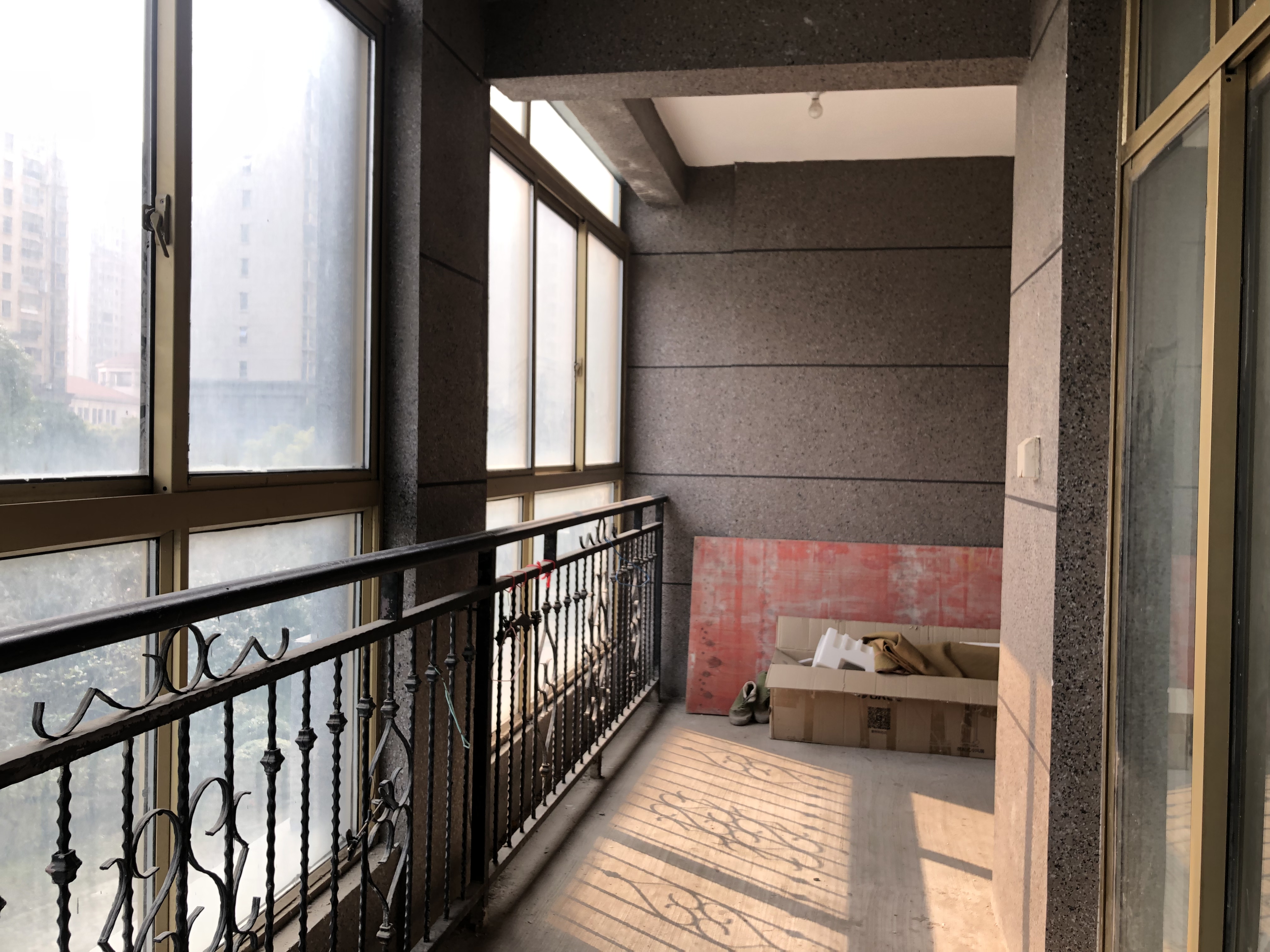 恒盛豪庭 3室2厅2卫 133m²