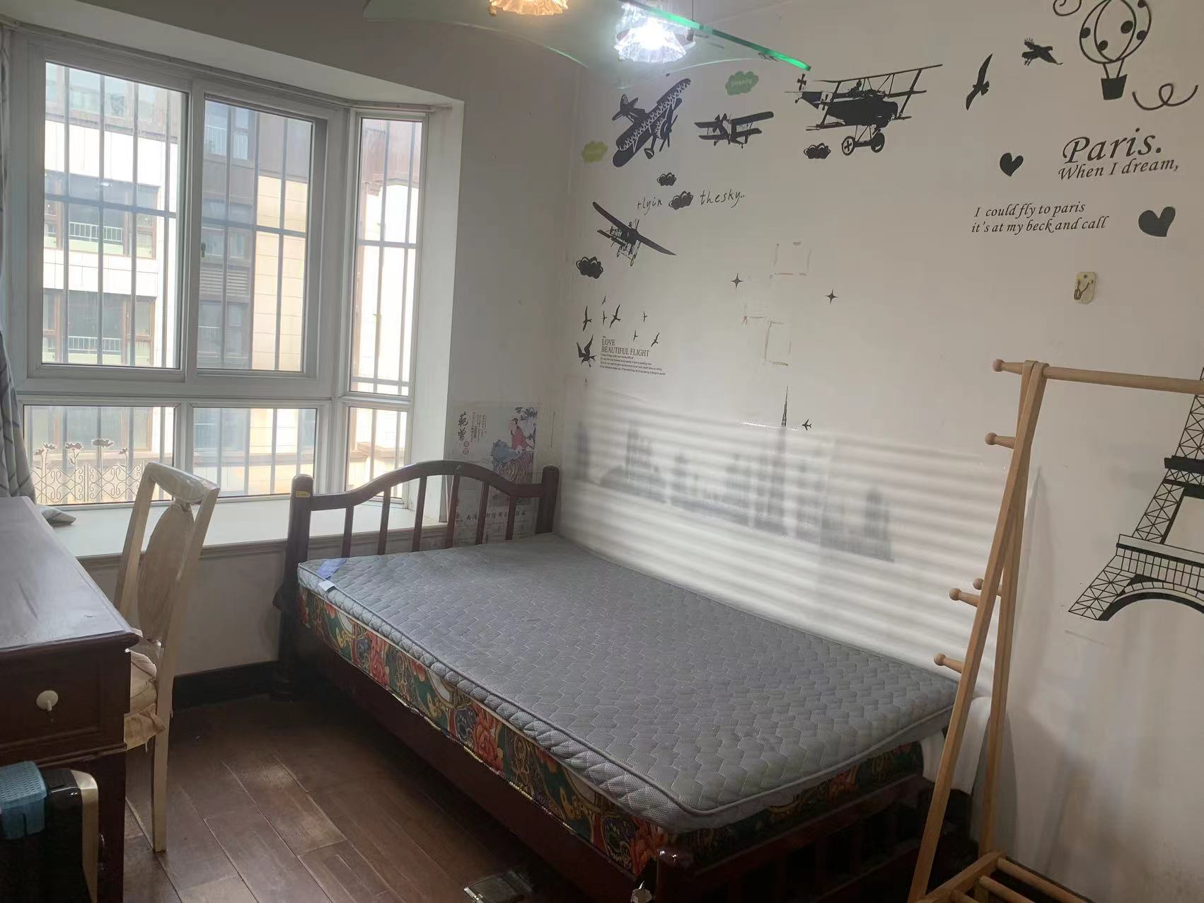 虹景园 3室2厅2卫 130m&sup2;
