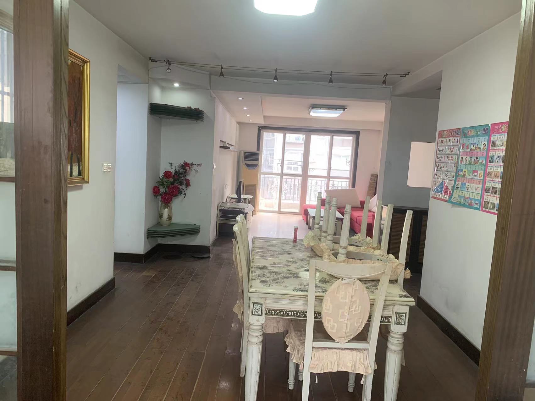 虹景园 3室2厅2卫 130m&sup2;