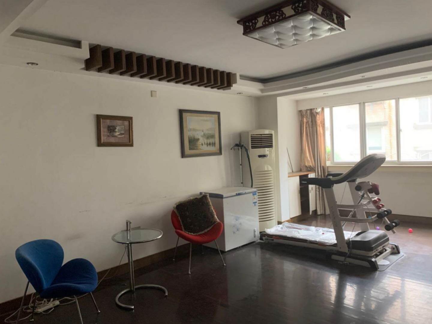 启秀南苑 3室2厅2卫 144m&sup2;