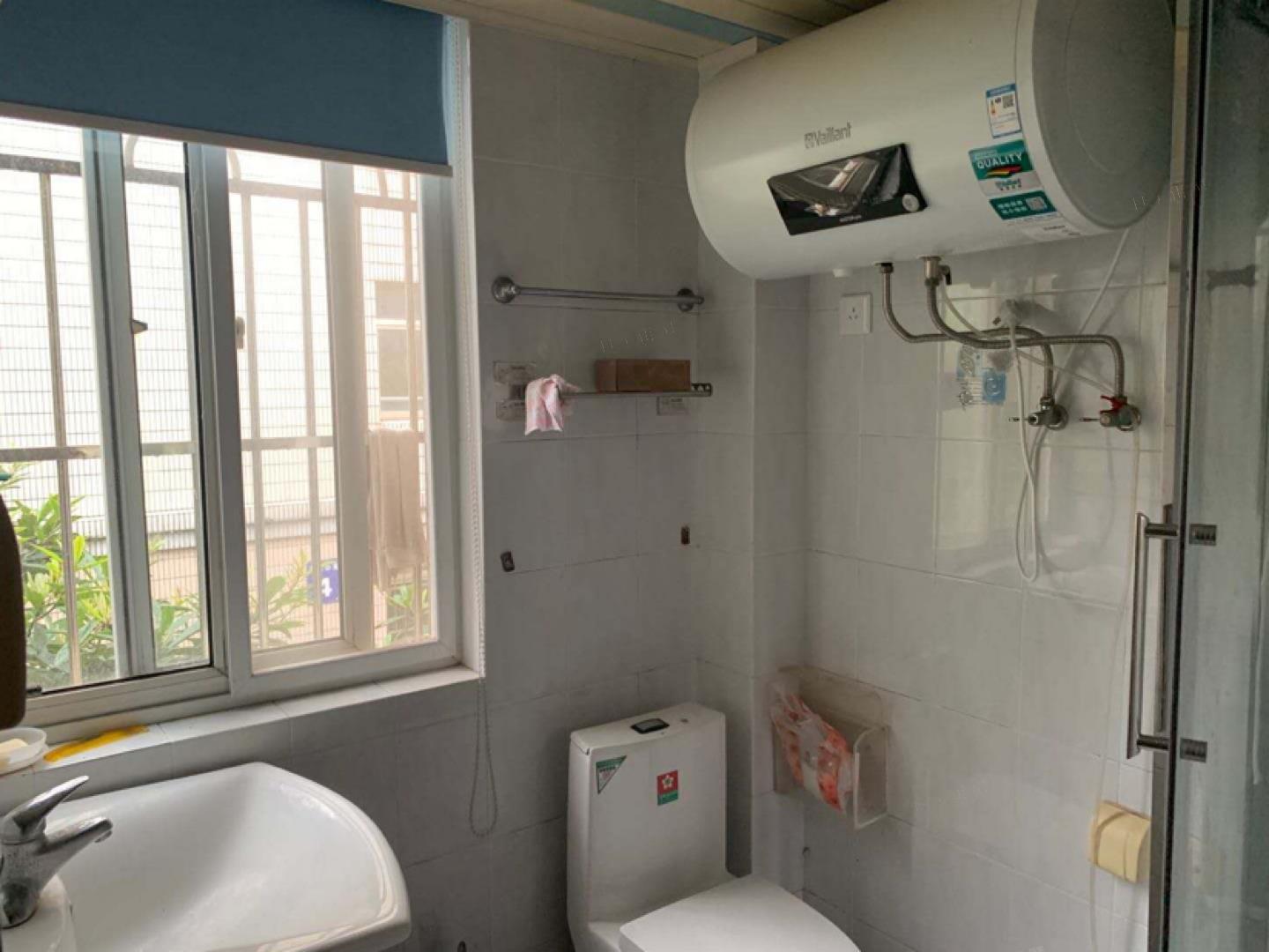 启秀南苑 3室2厅2卫 144m&sup2;
