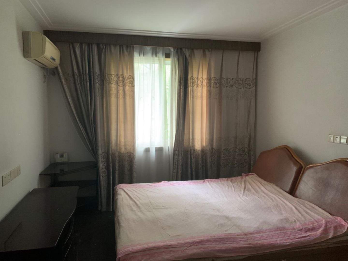 启秀南苑 3室2厅2卫 144m&sup2;