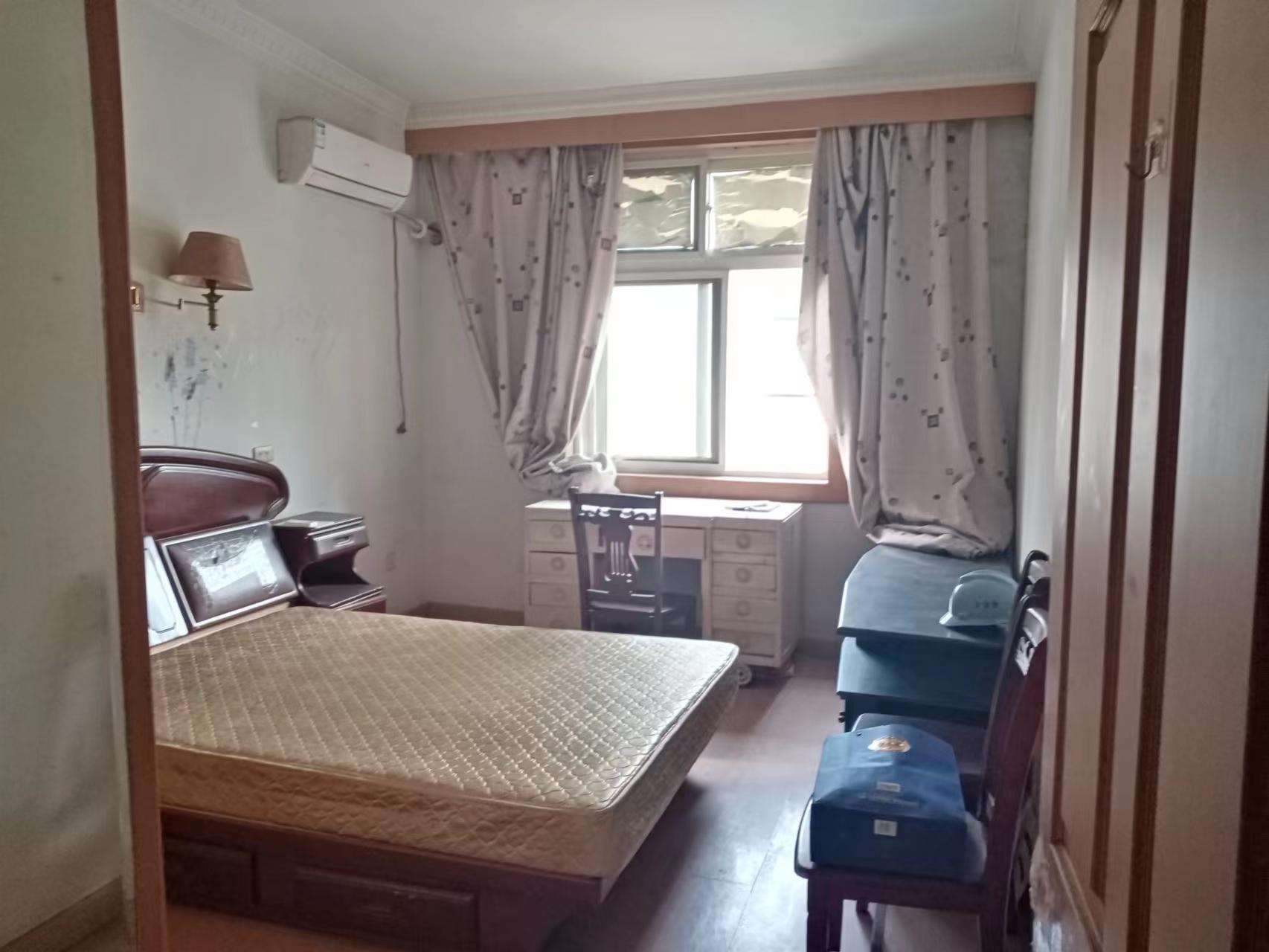 新建路新村(新建花苑) 3室2厅2卫 100.00m&sup2;