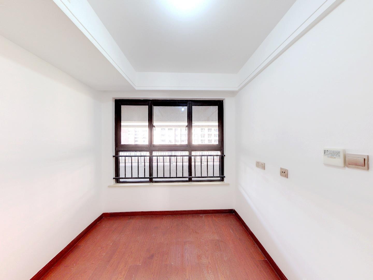 林肯公园 3室2厅1卫 93m&sup2;