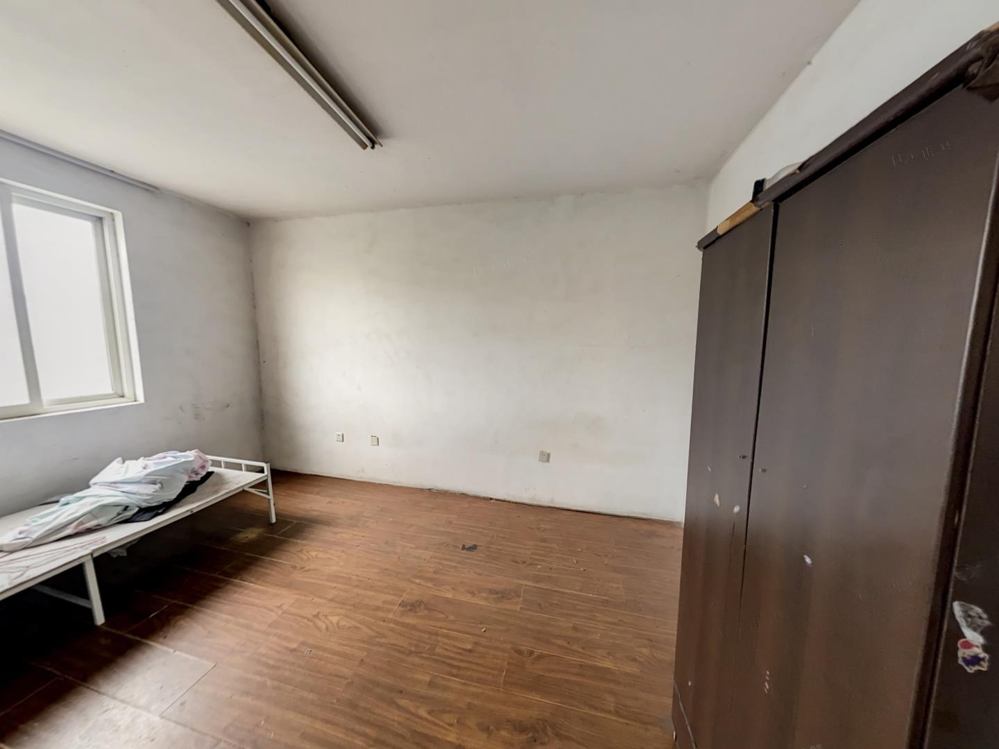 学田东苑 4室2厅1卫 143m&sup2;