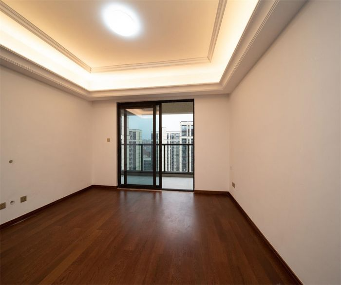 雍华府 4室2厅2卫 137m²