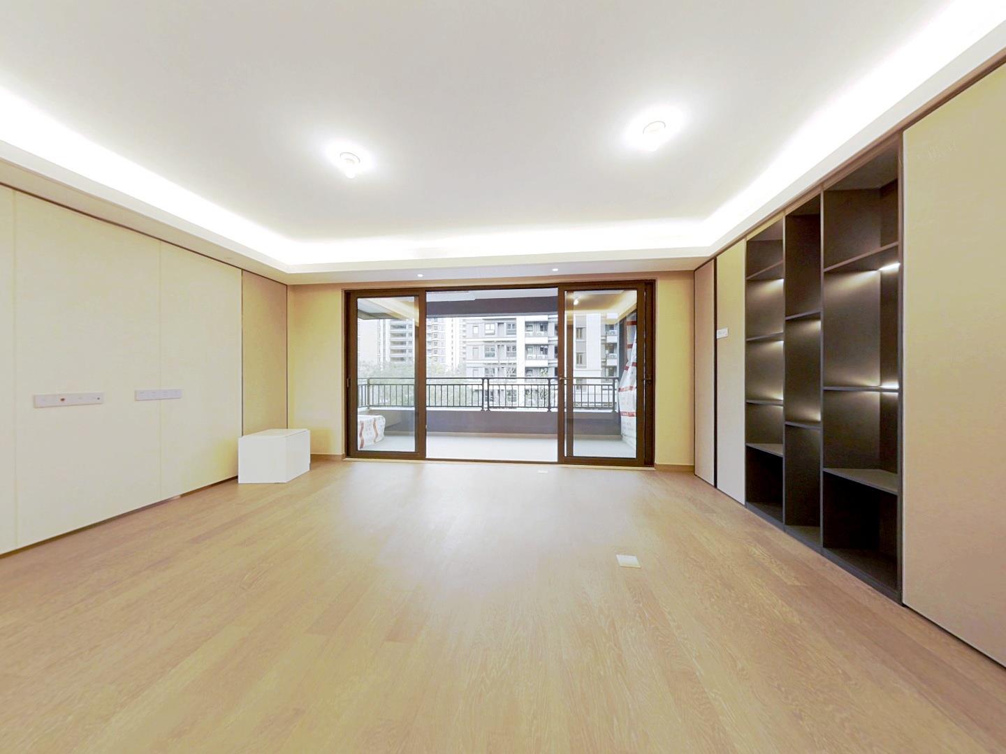 静海府 3室2厅2卫 129m²