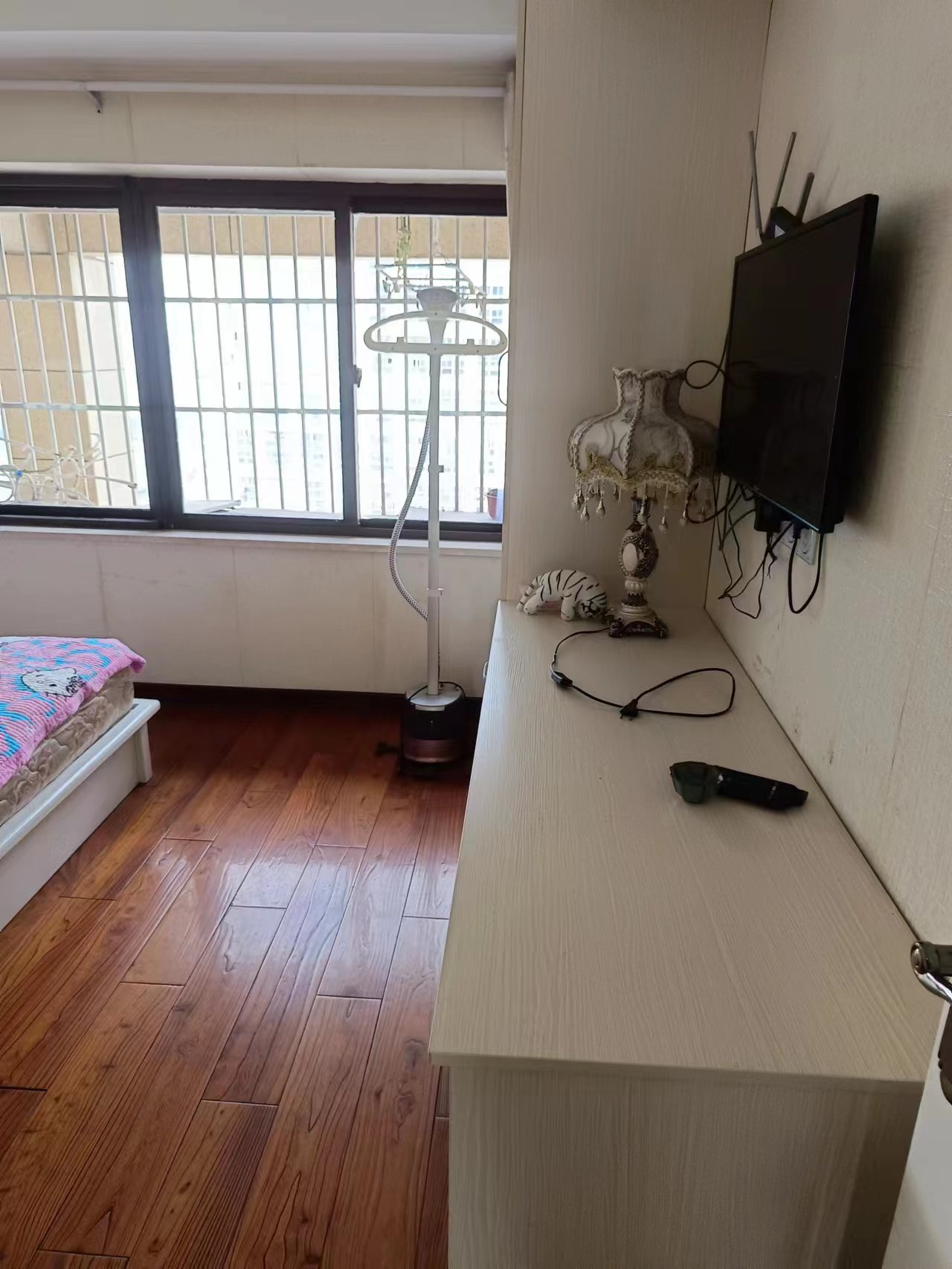 江海大厦 3室2厅2卫 60m&sup2;