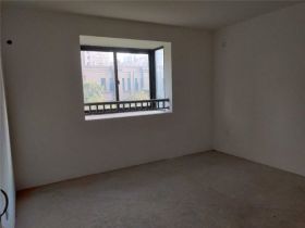 世家花园 4室2厅2卫 136m&sup2;