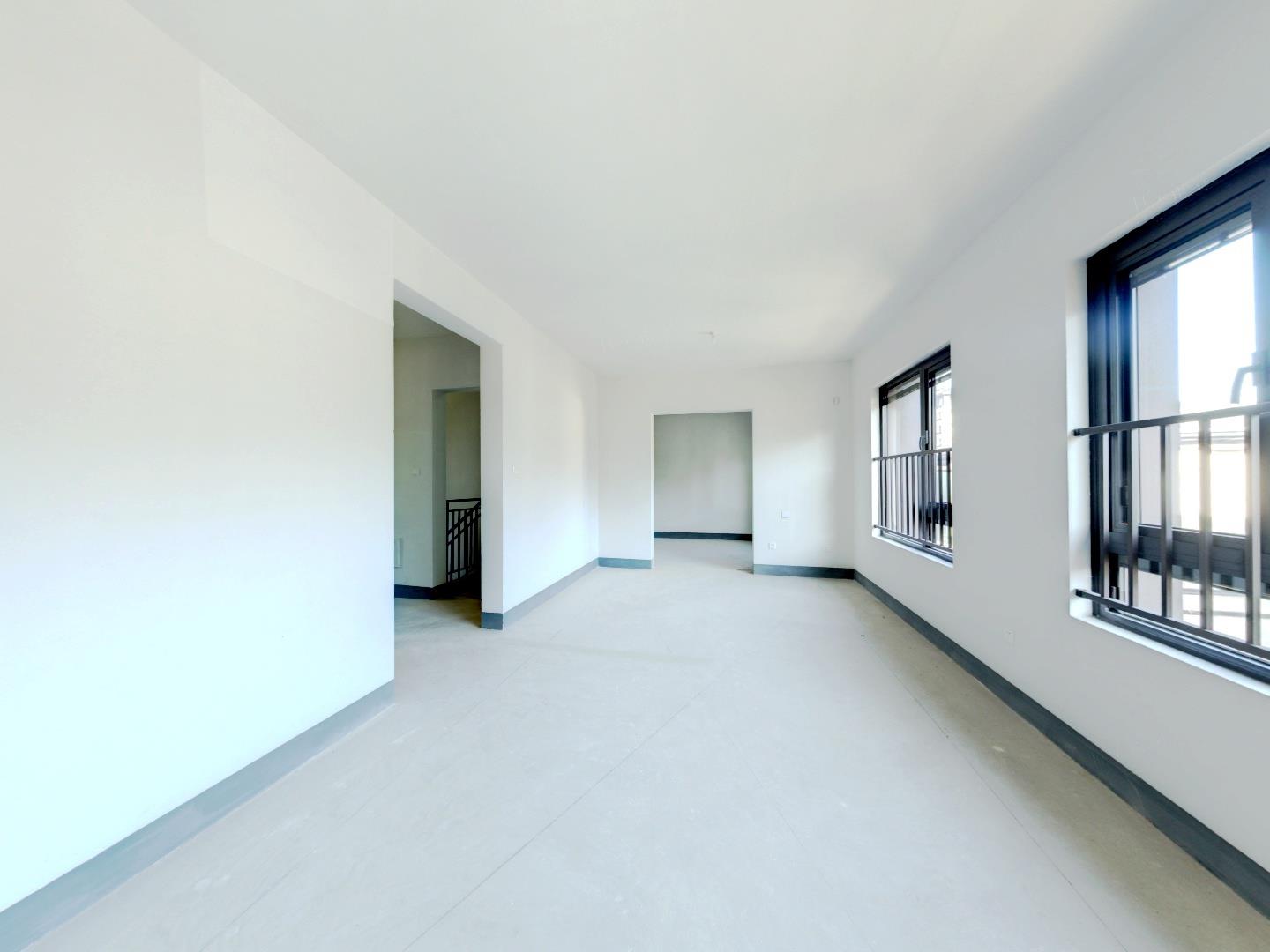 龙湖天宸源著 4室2厅4卫 260.00m²