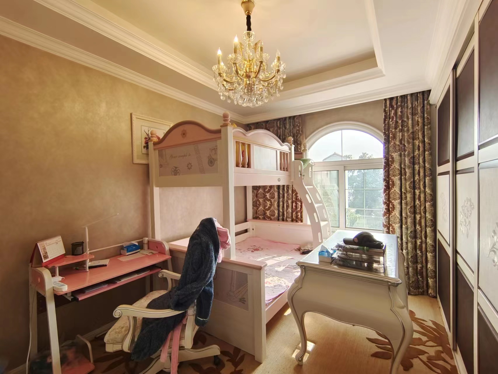 优山美地花园南区 4室2厅3卫 309m²