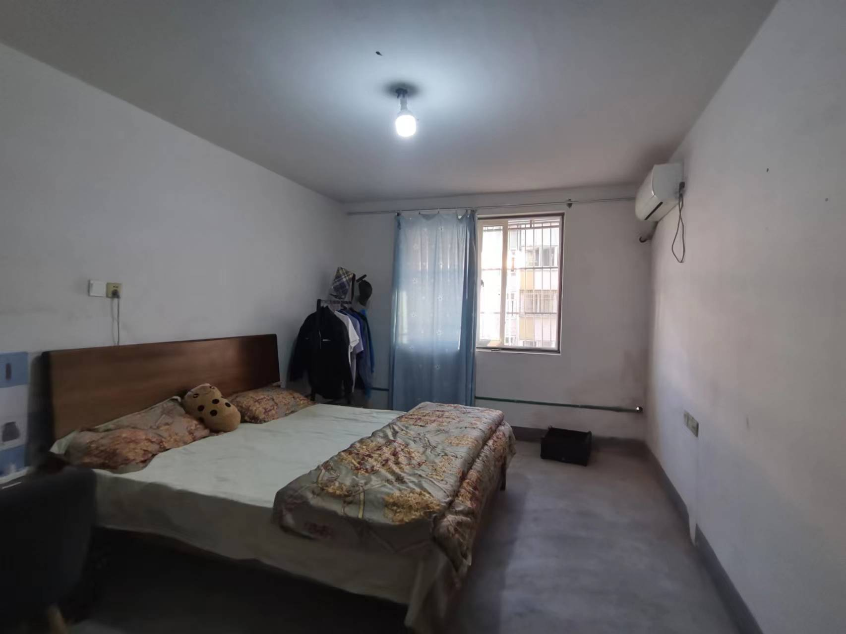 滨河东城 3室2厅2卫 140m&sup2;
