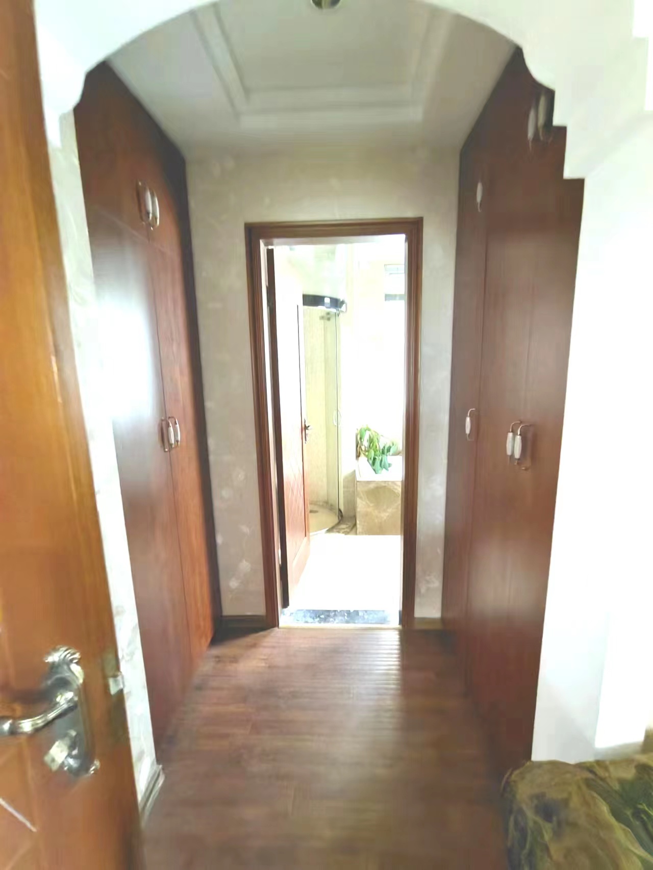 军山花园 4室2厅3卫 260.00m²