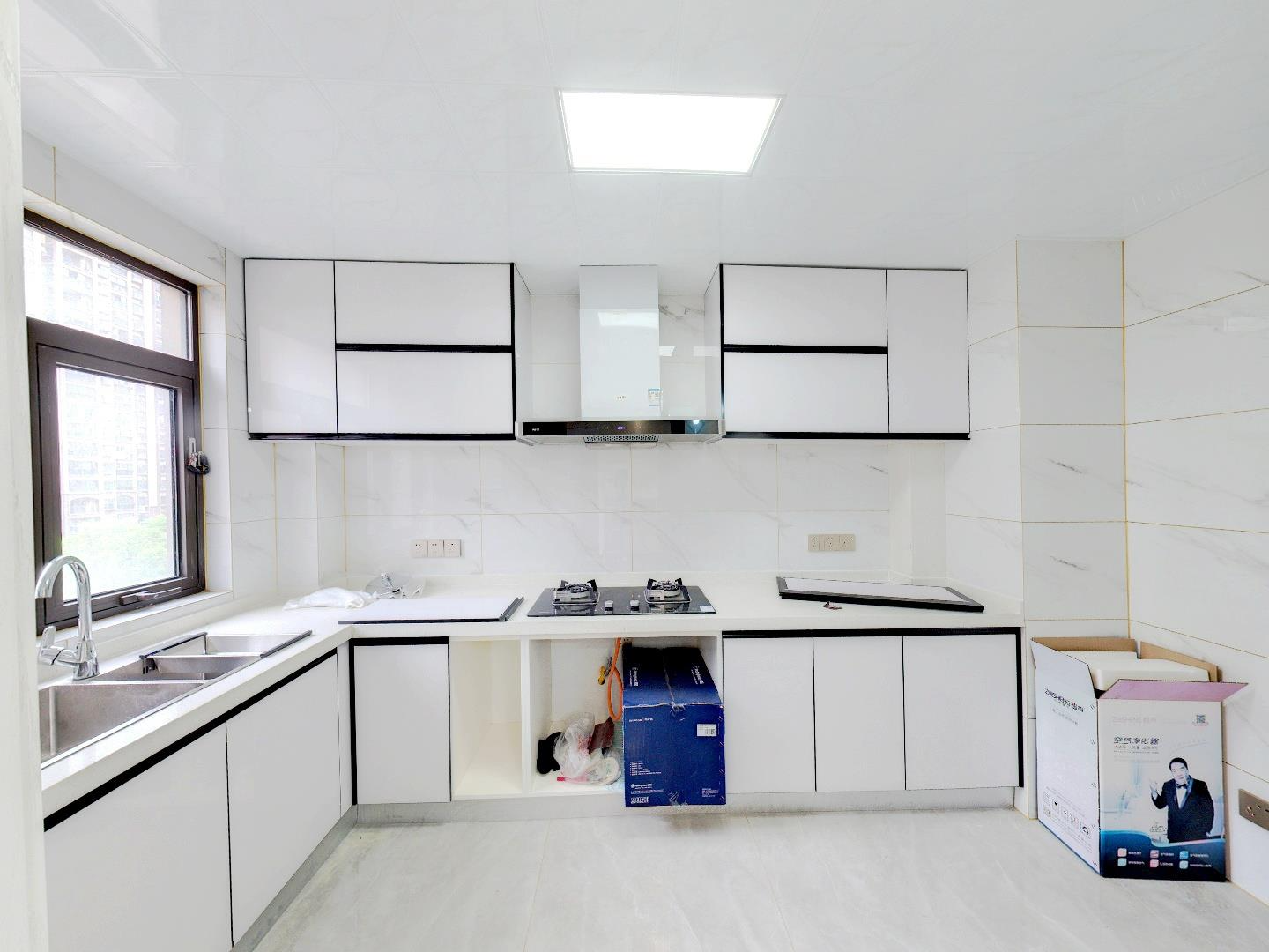 华强城四期 3室2厅2卫 123.00m&sup2;